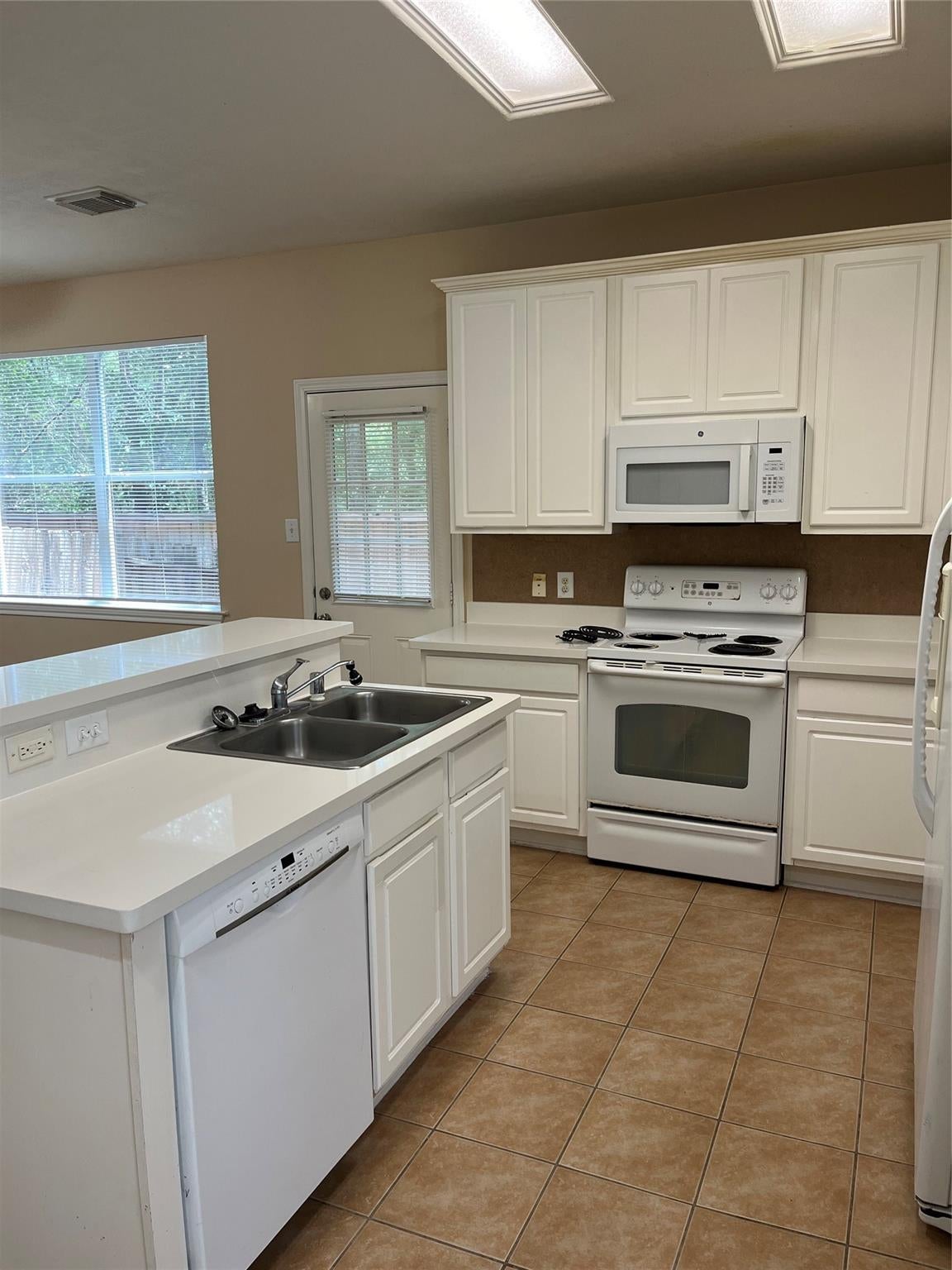 231 N Burberry Park Cir, The Woodlands, TX 77382 photo