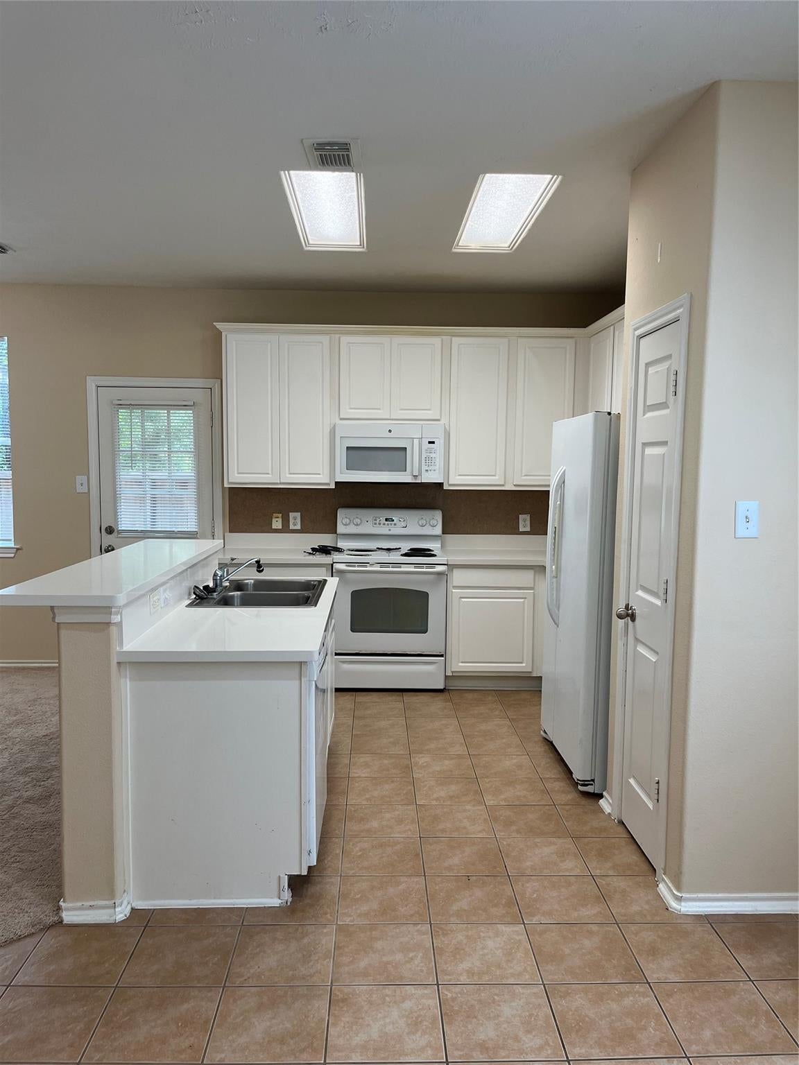 231 N Burberry Park Cir, The Woodlands, TX 77382 photo