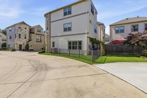 2302 Fall Run Dr, Houston, TX 77055 photo