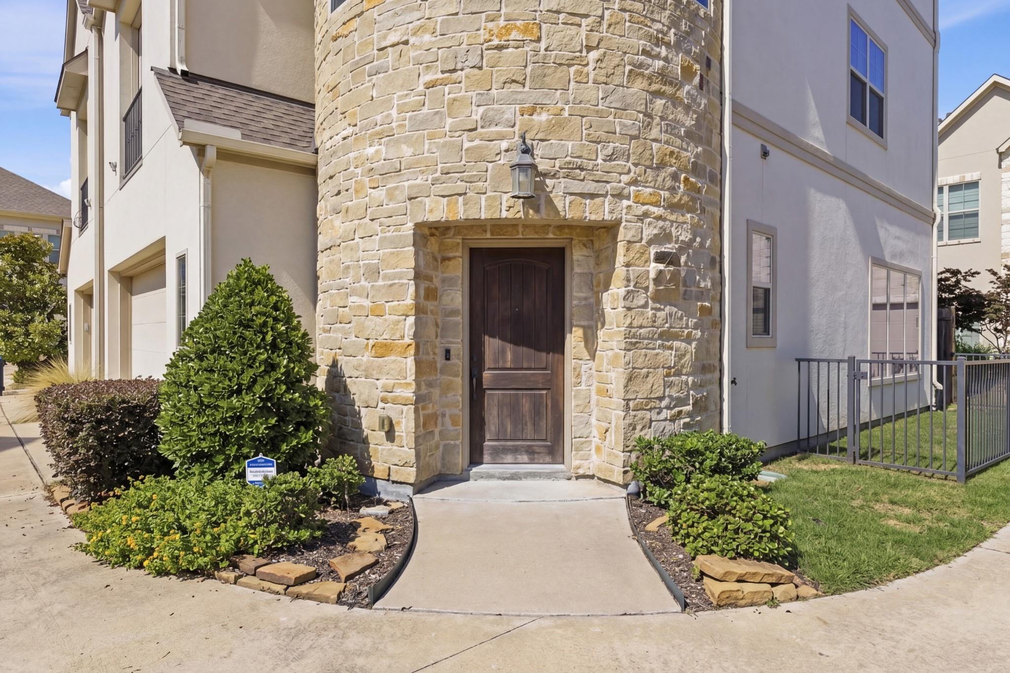 2302 Fall Run Dr, Houston, TX 77055 photo