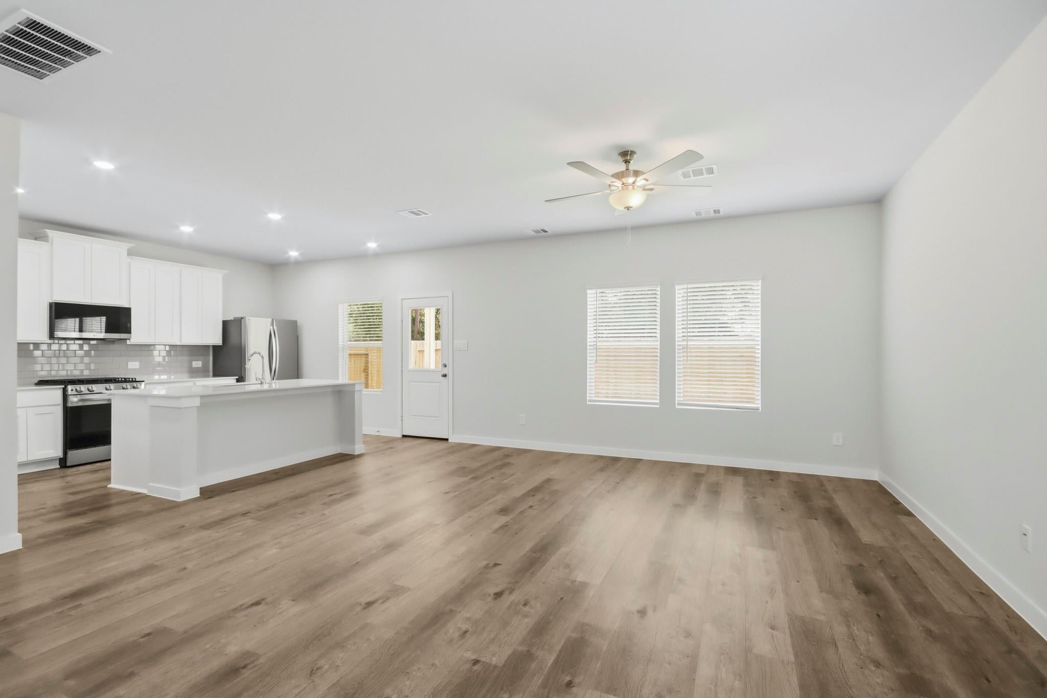 182 Valiant Ridge Trl, Magnolia, TX 77354 photo