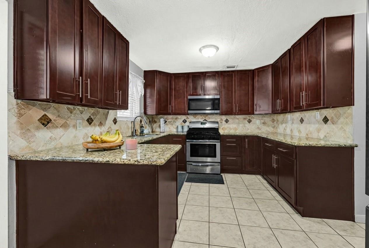 18014 Autumn Hills Dr, Katy, TX 77449 photo