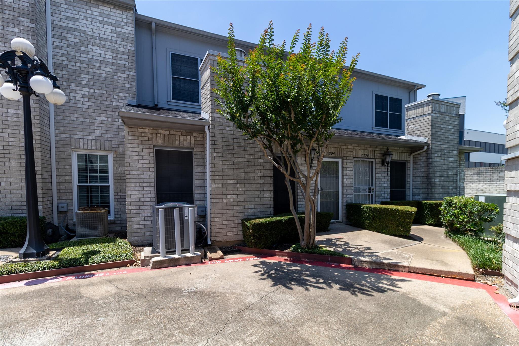 7294 Regency Square Ct, Houston, TX 77036 photo