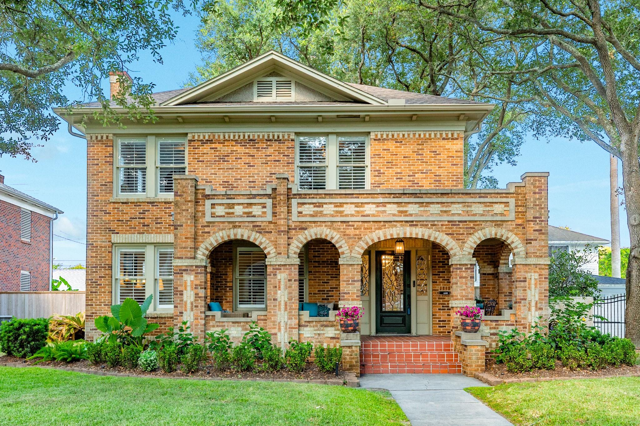 20 Cedar Lawn Dr, Galveston, TX 77551