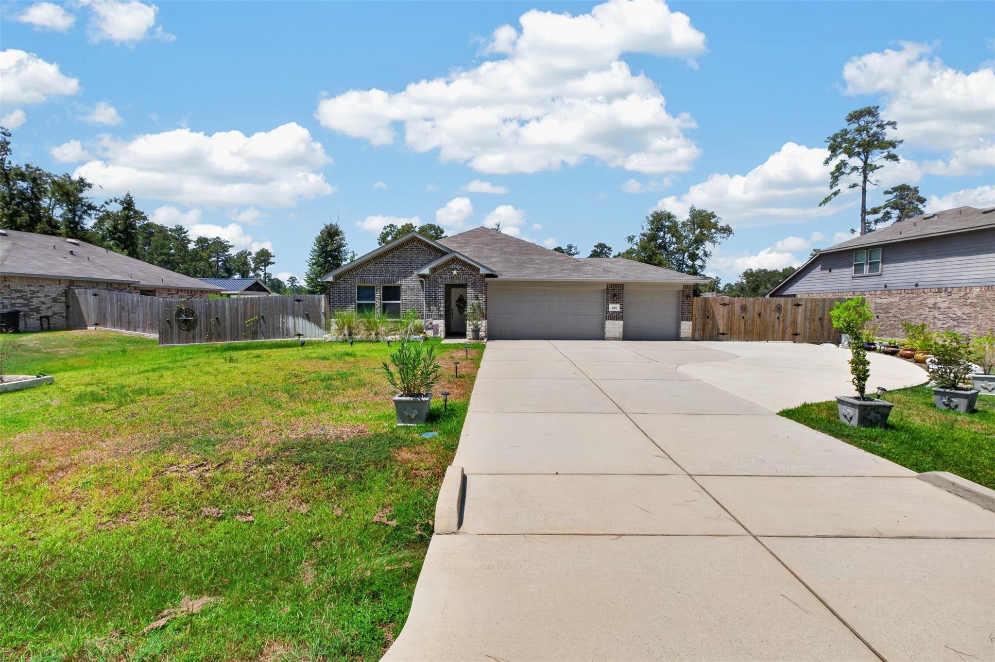 815 Republic Rd, New Caney, TX 77357