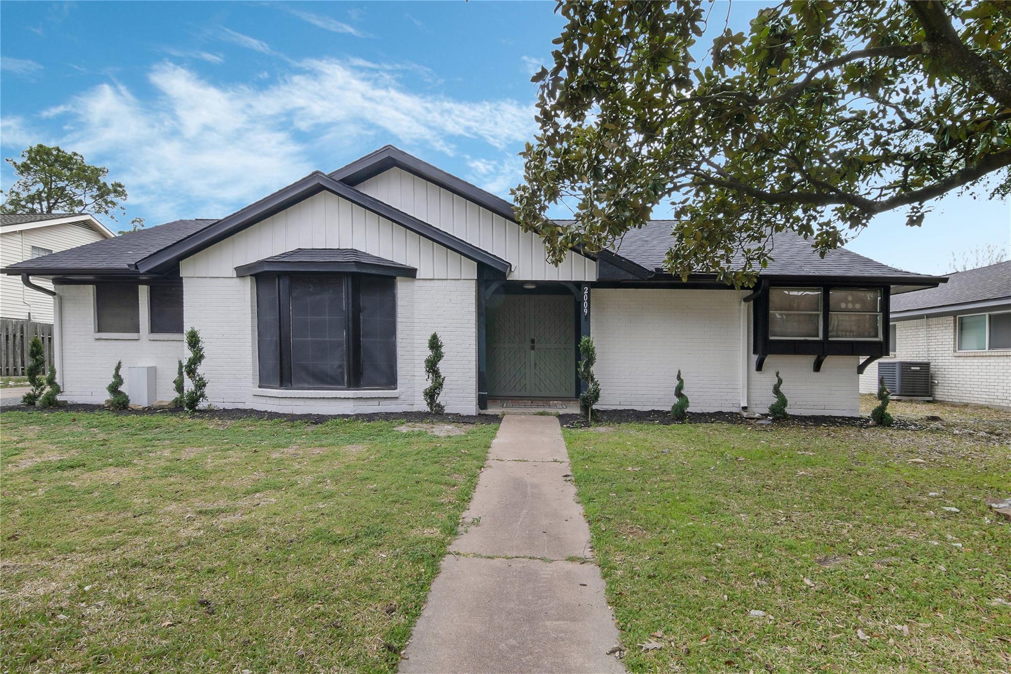 2009 Palm Ct, Pasadena, TX 77502