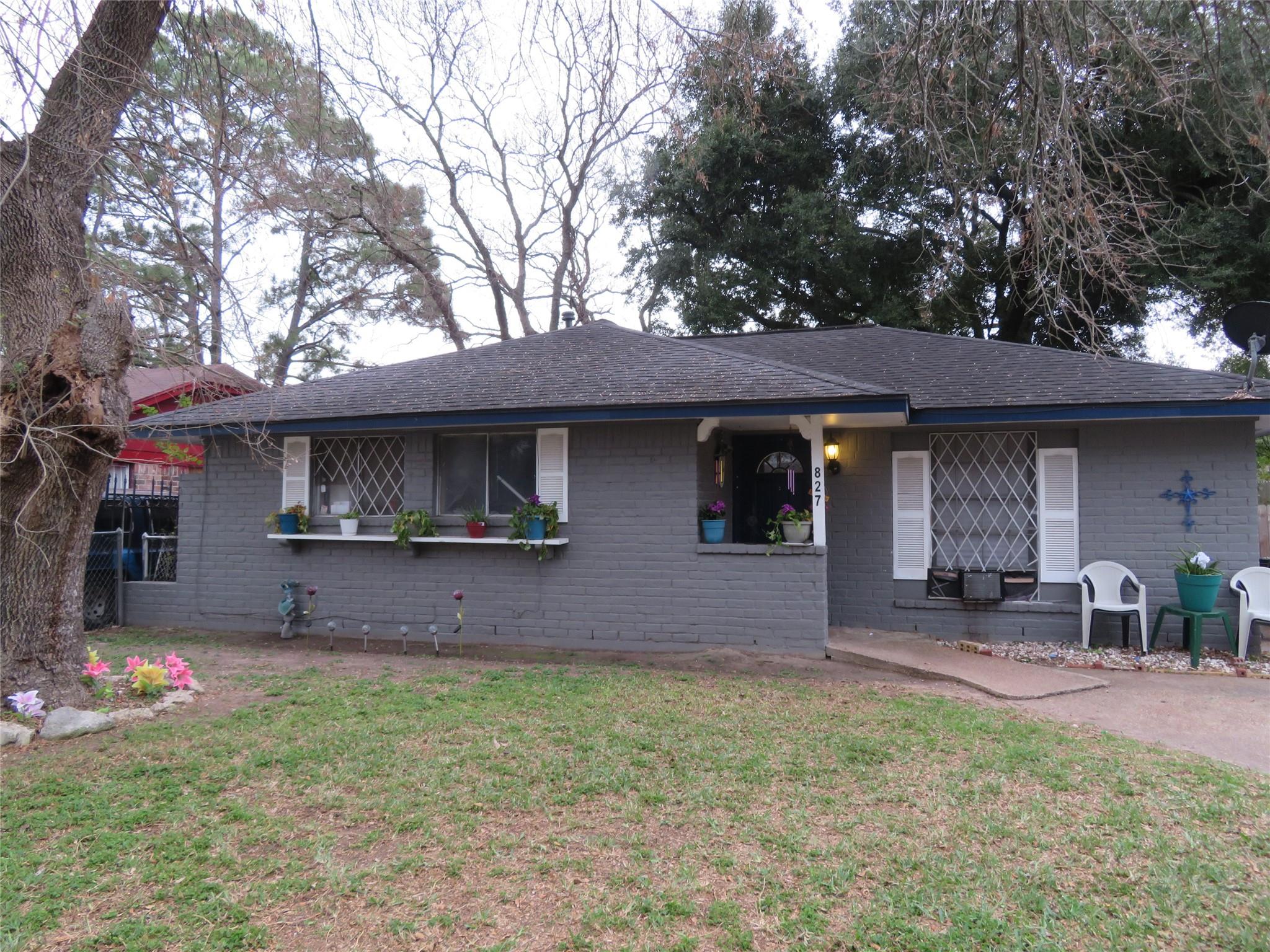 827 Marcolin St, Houston, TX 77088 photo