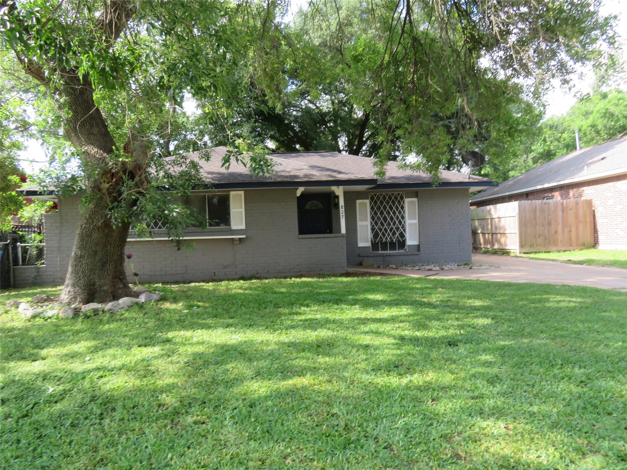 827 Marcolin St, Houston, TX 77088 photo