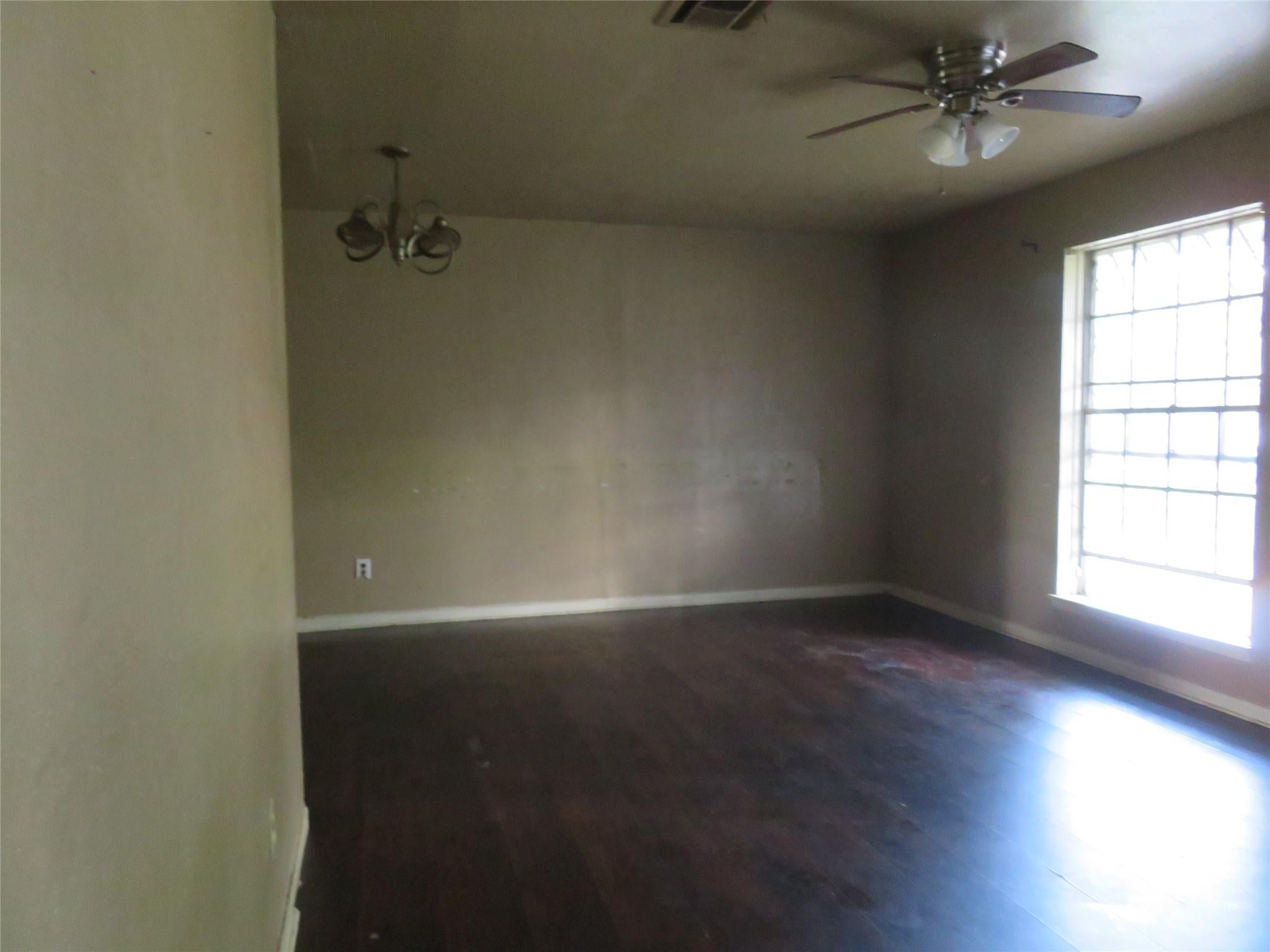 827 Marcolin St, Houston, TX 77088 photo