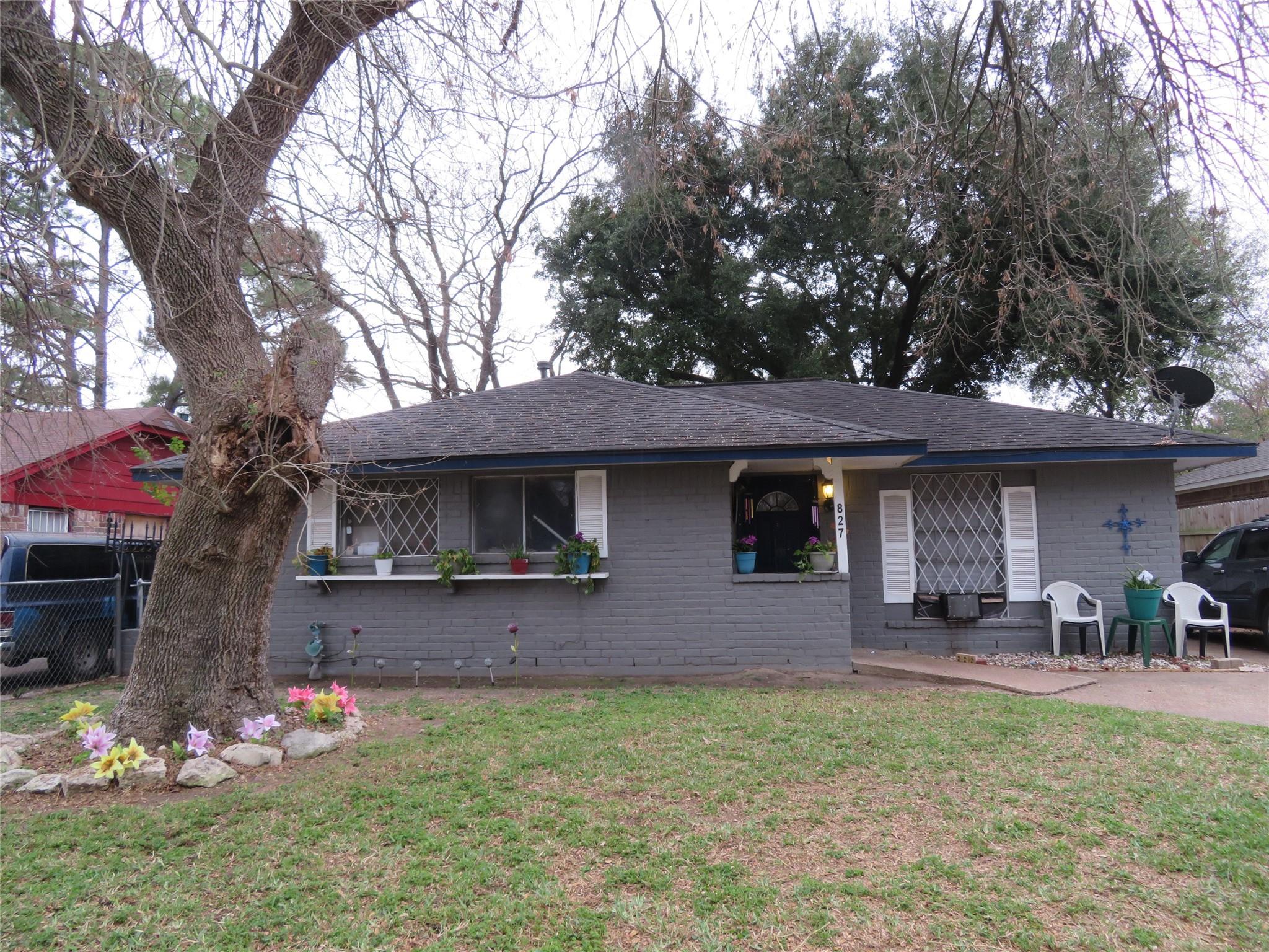 827 Marcolin St, Houston, TX 77088