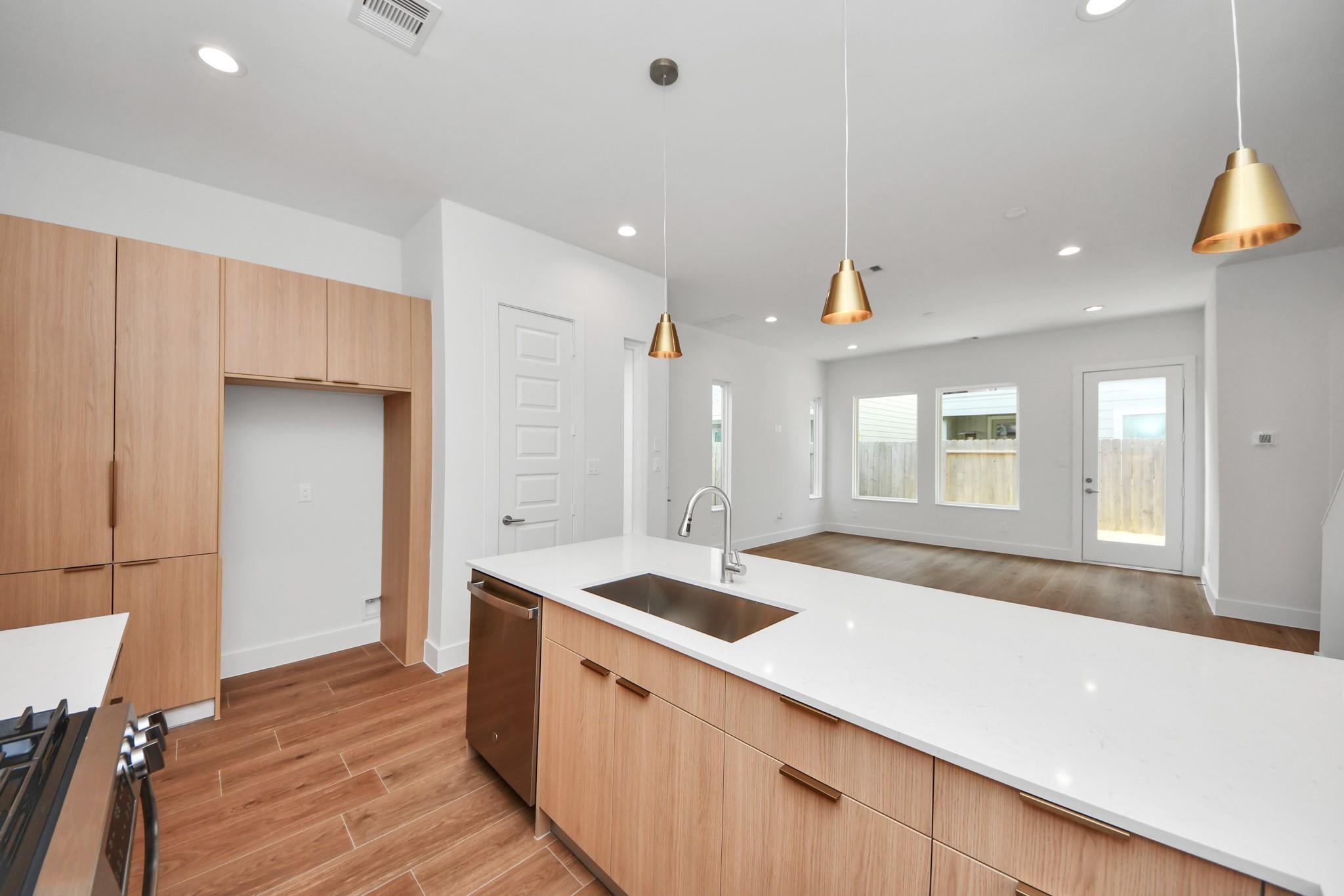 2216 Via Cami, Houston, TX 77051