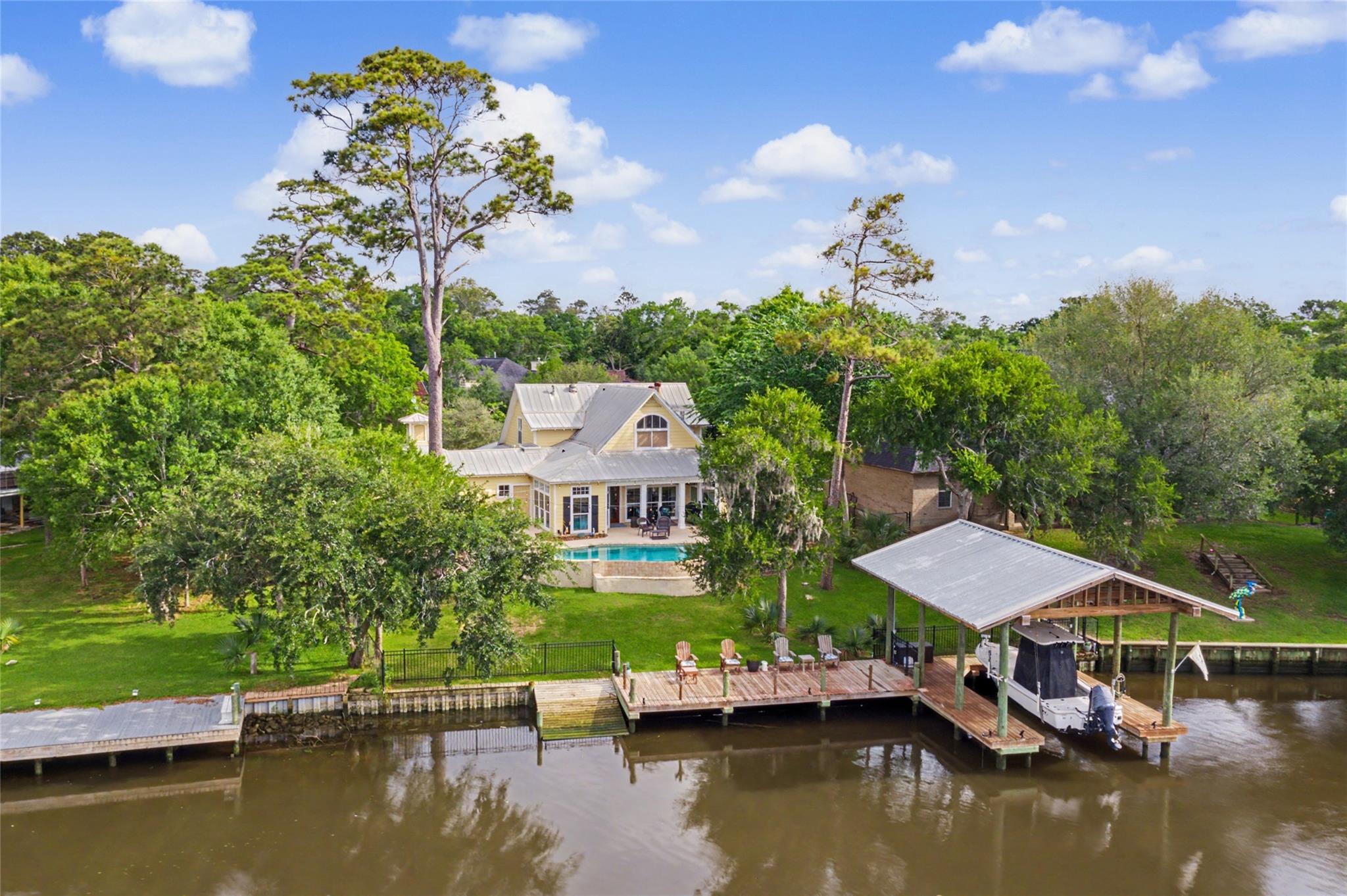3924 Amanda Ct, Dickinson, TX 77539