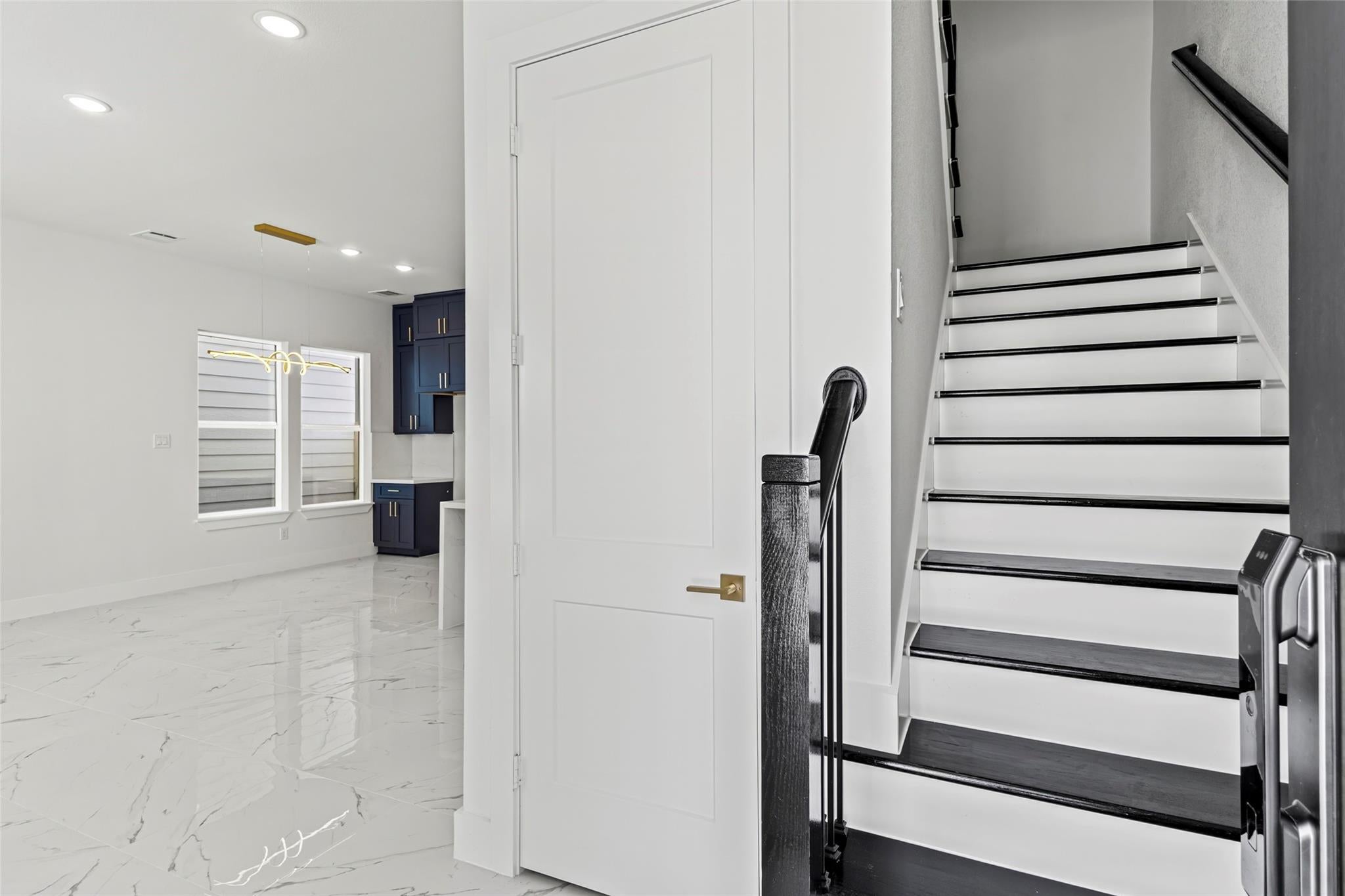 7554 Dyer St, Houston, TX 77088 photo