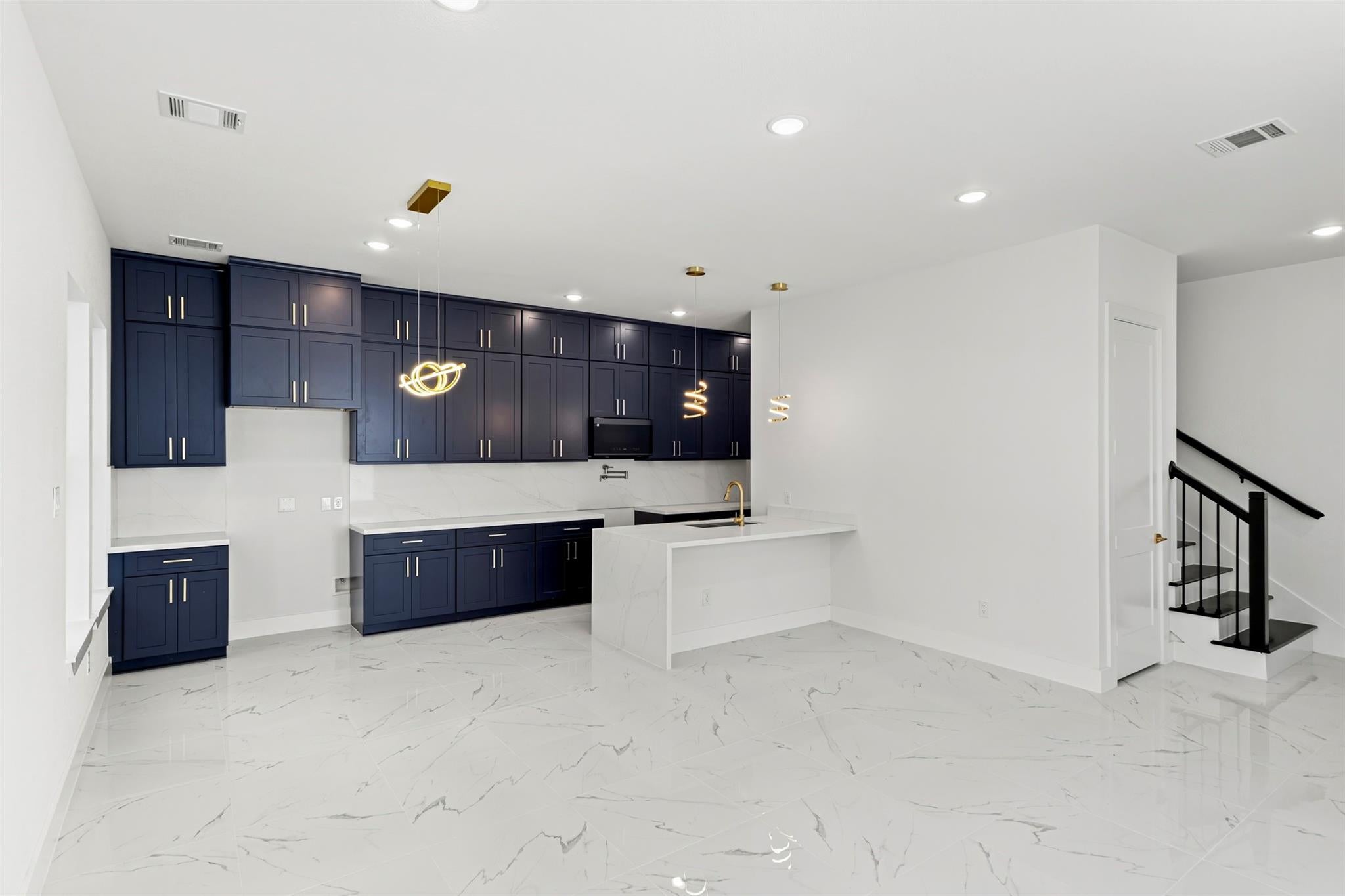 7554 Dyer St, Houston, TX 77088 photo