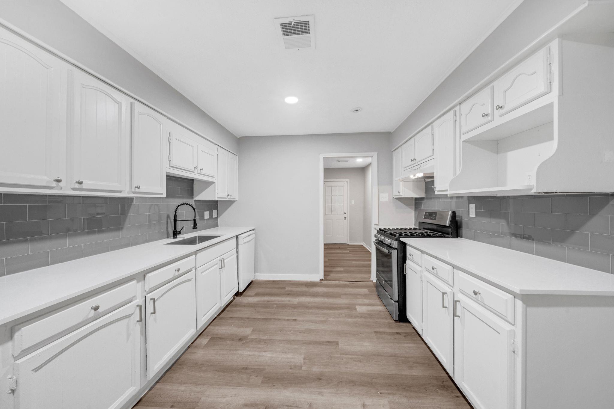 8142 Herschelwood St, Sunnyside, TX 77033 photo
