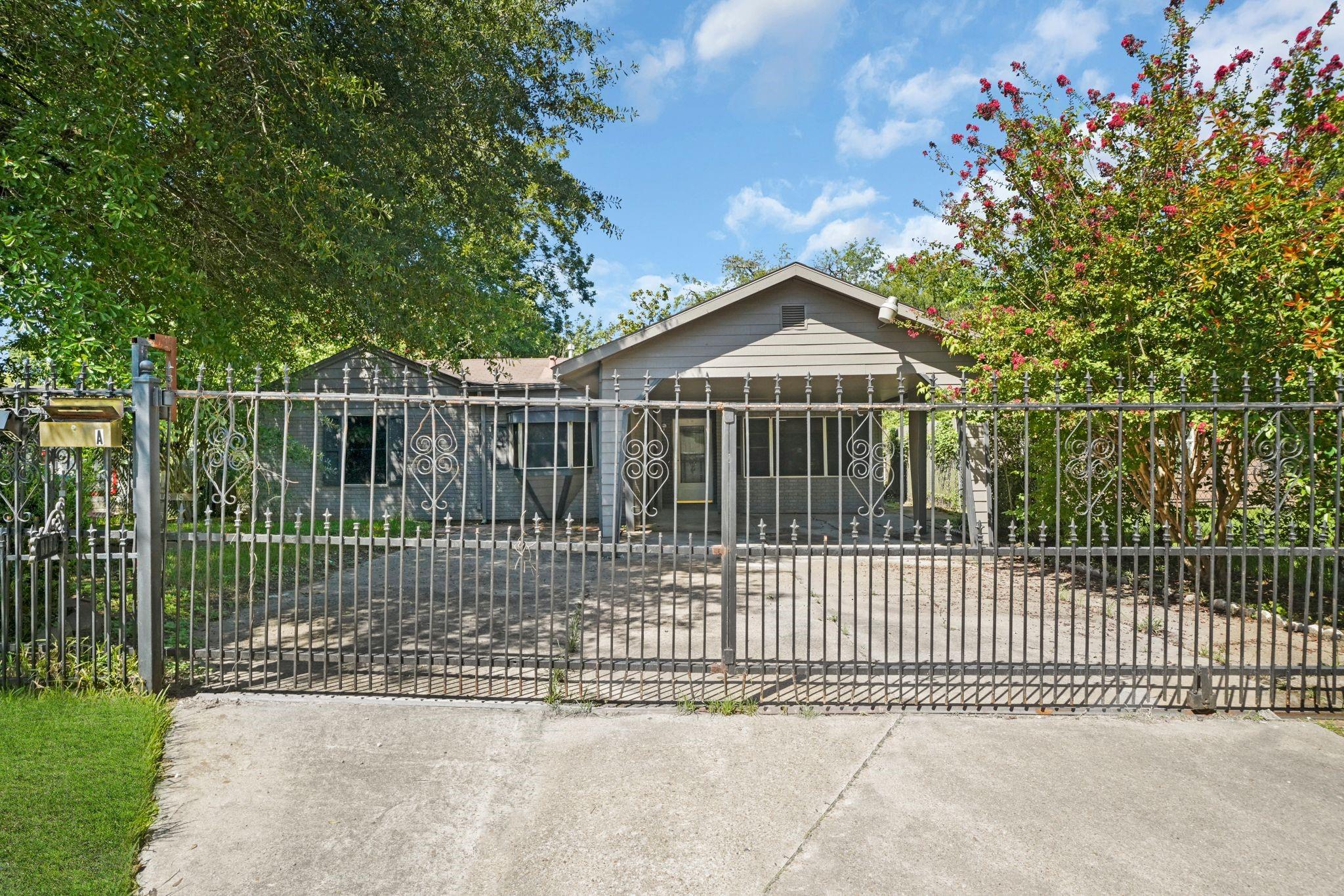 8142 Herschelwood St, Sunnyside, TX 77033 photo