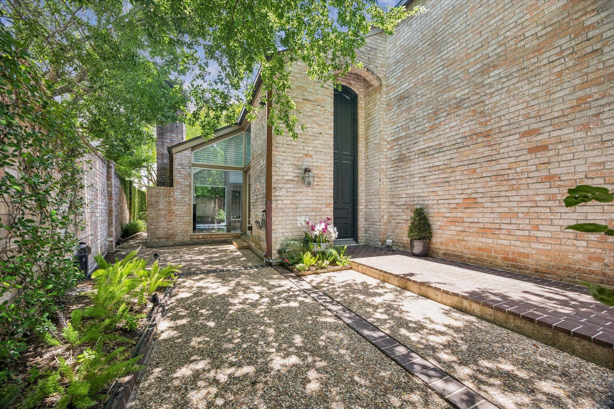 4 River Hollow Ln, Houston, TX 77027 photo