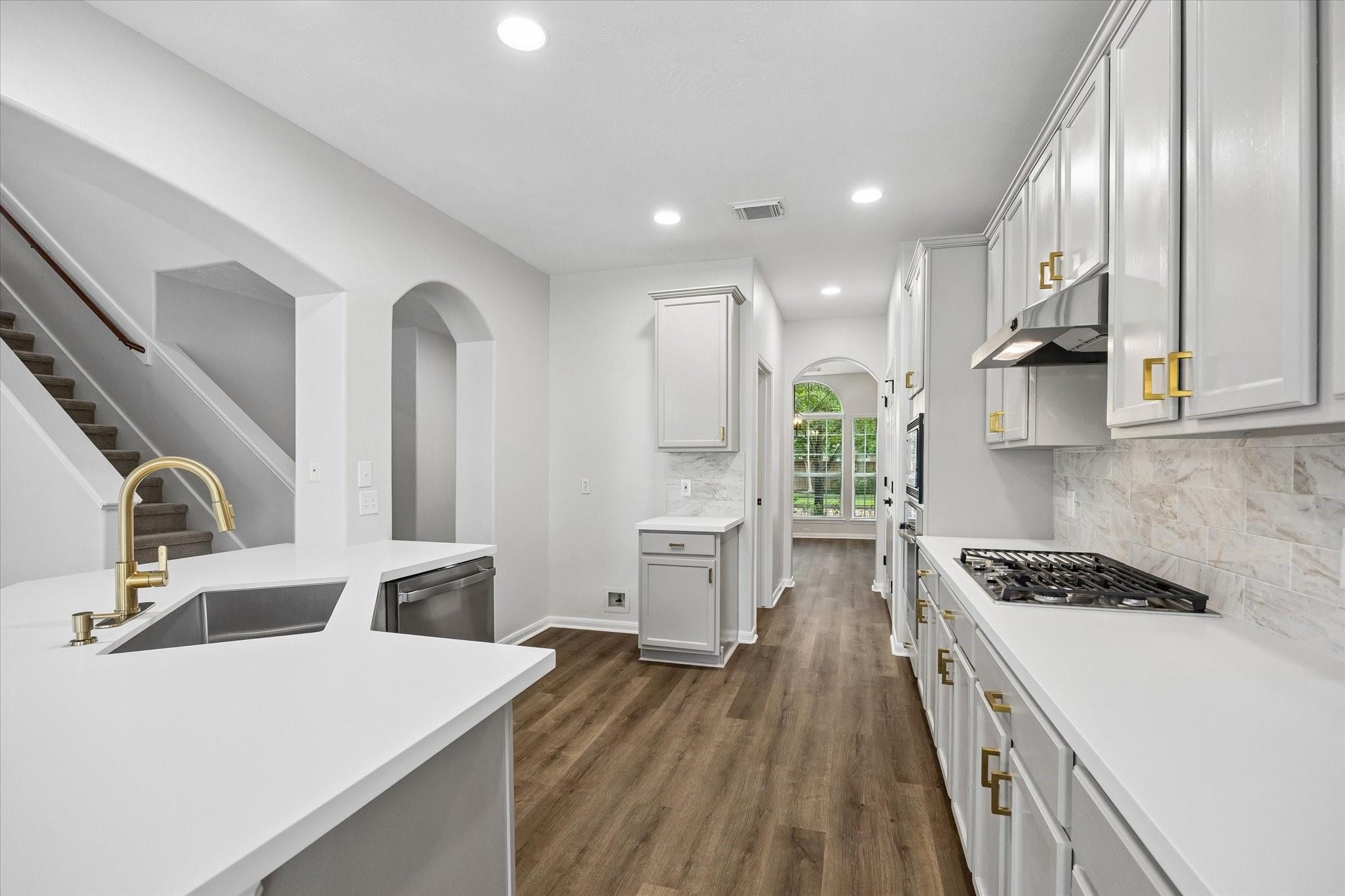 9127 Stoneleigh Dr, Sugar Land, TX 77479 photo
