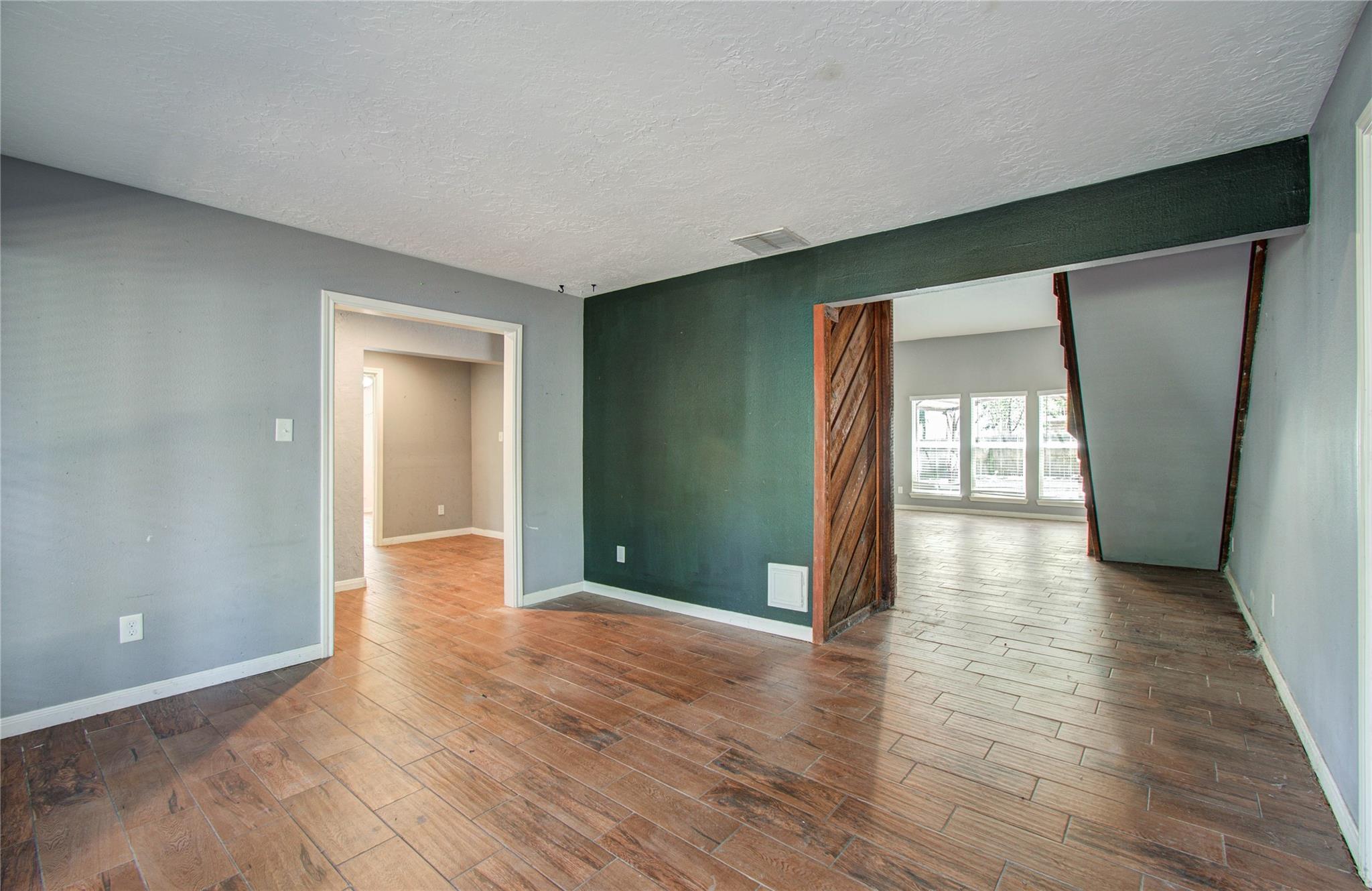 2114 Woodland Valley Dr, Houston, TX 77339 photo