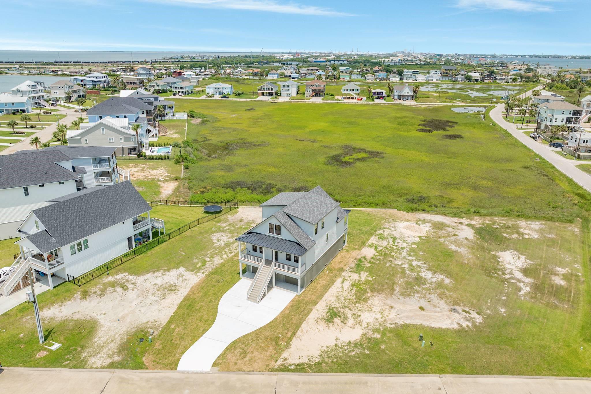 714 Vista Bella, Galveston, TX 77554 photo