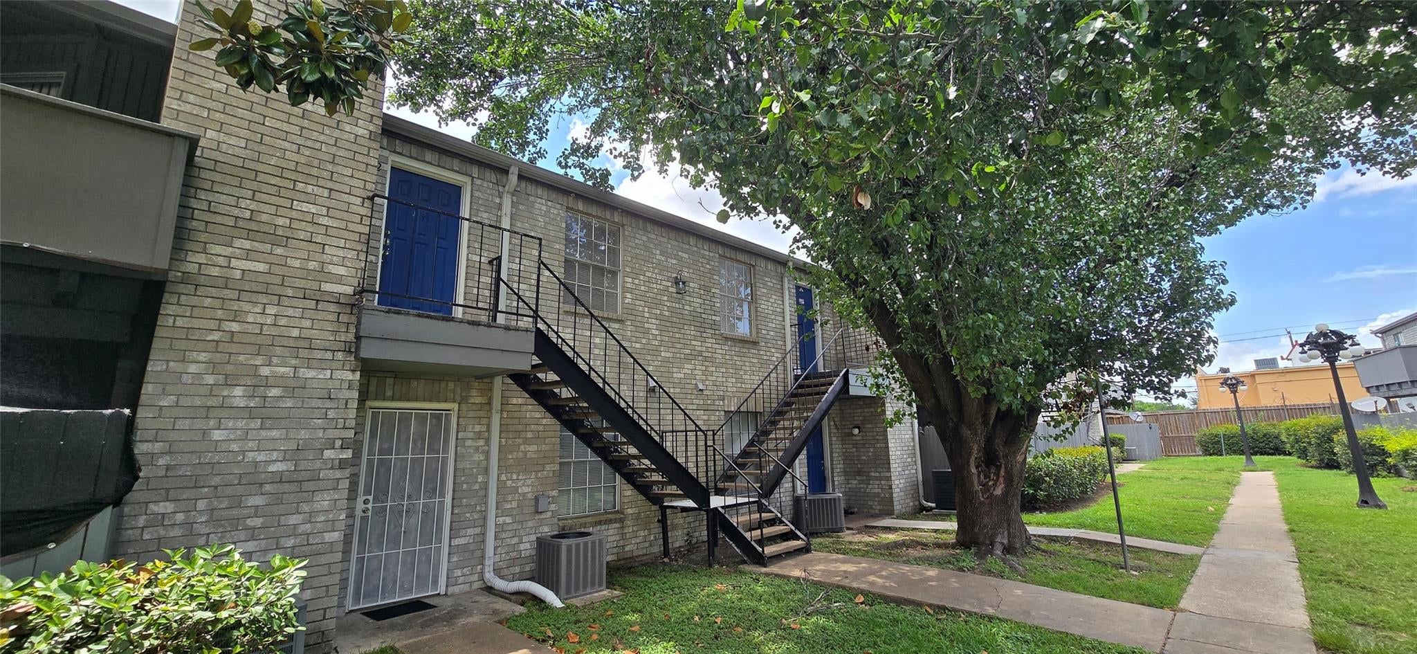 9700 Leawood Blvd, Houston, TX 77099