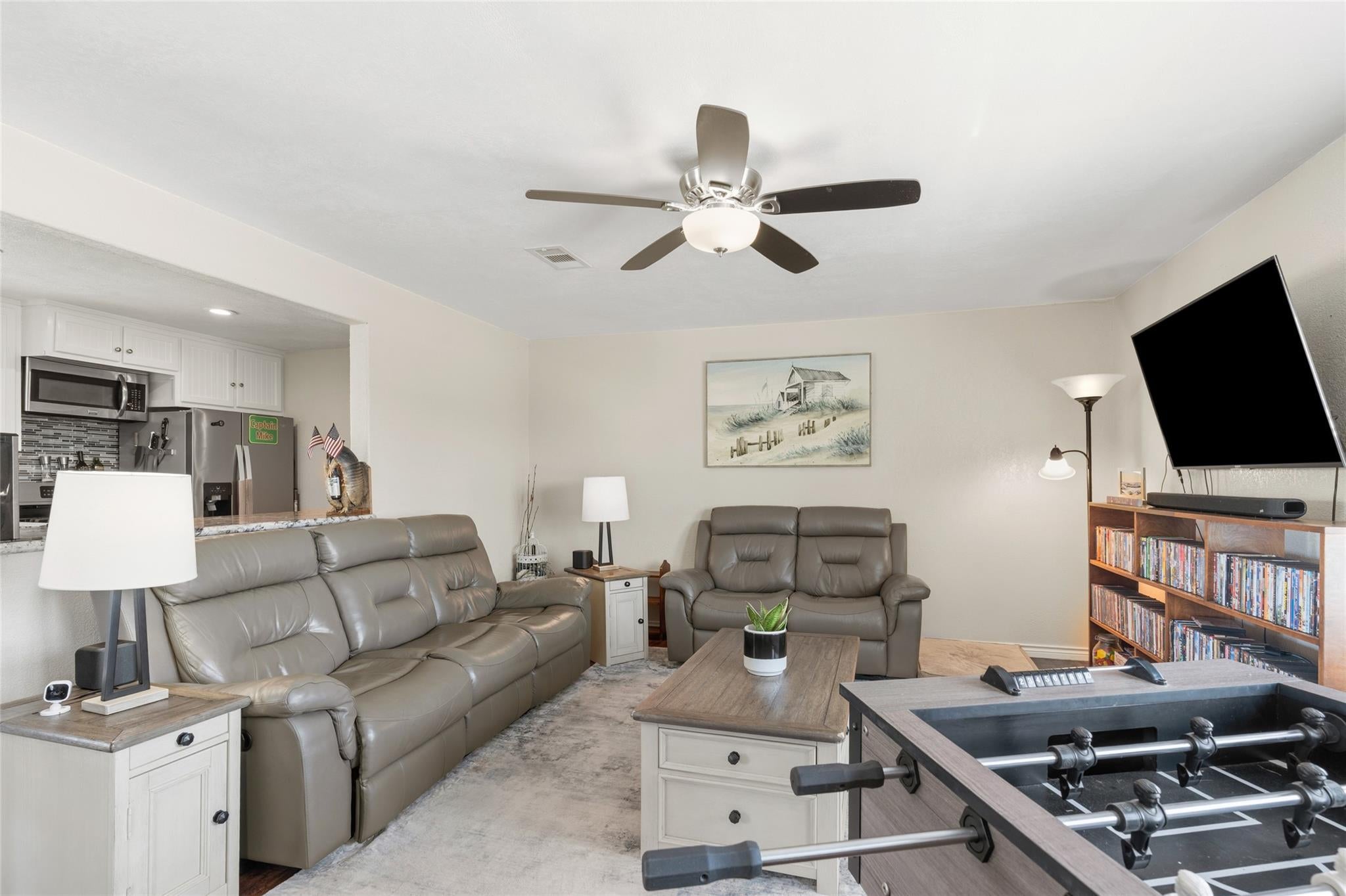 3527 Nine Mile Rd, Galveston, TX 77554 photo