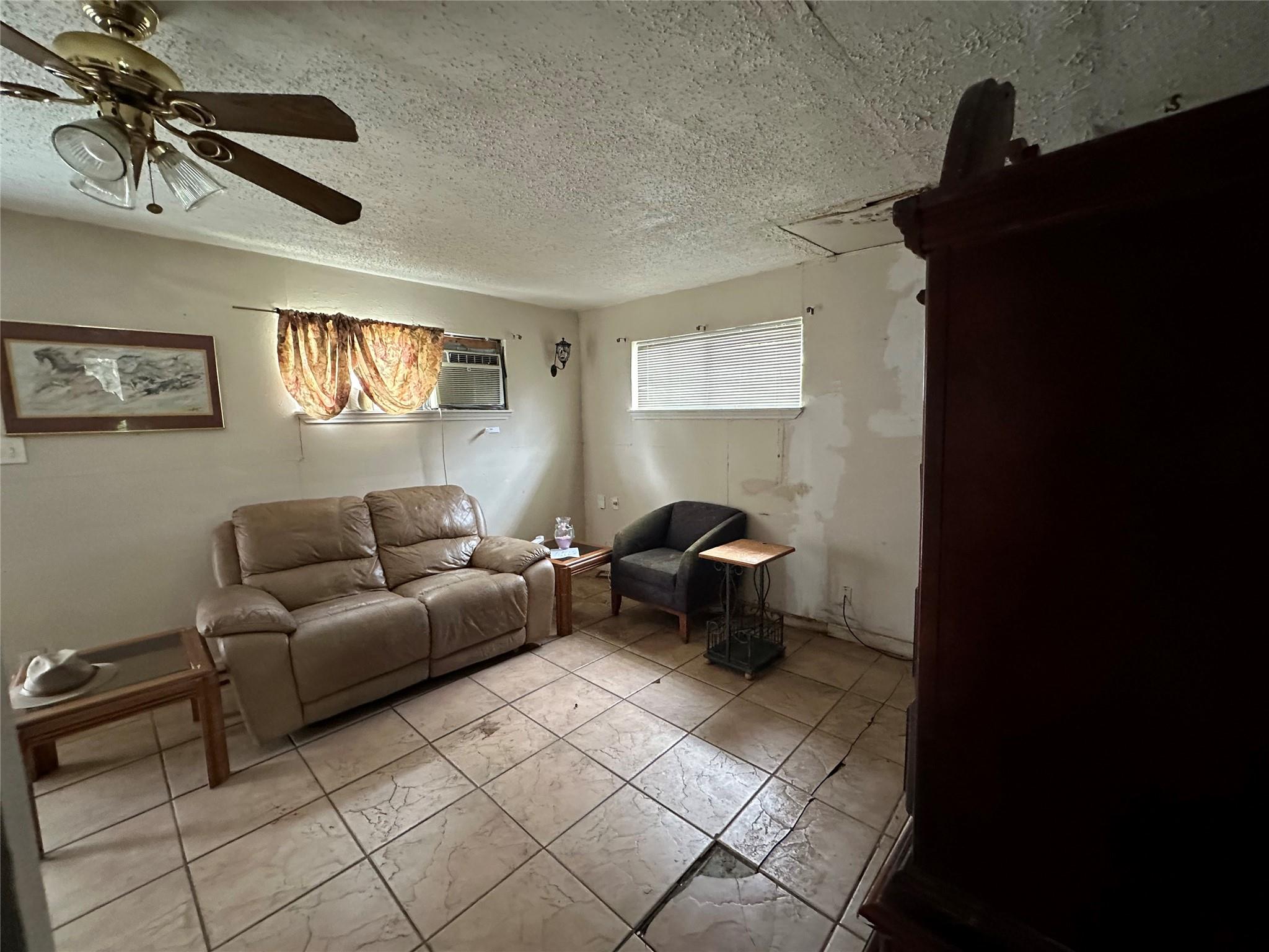 6215 Tiffany Dr, Houston, TX 77085 photo