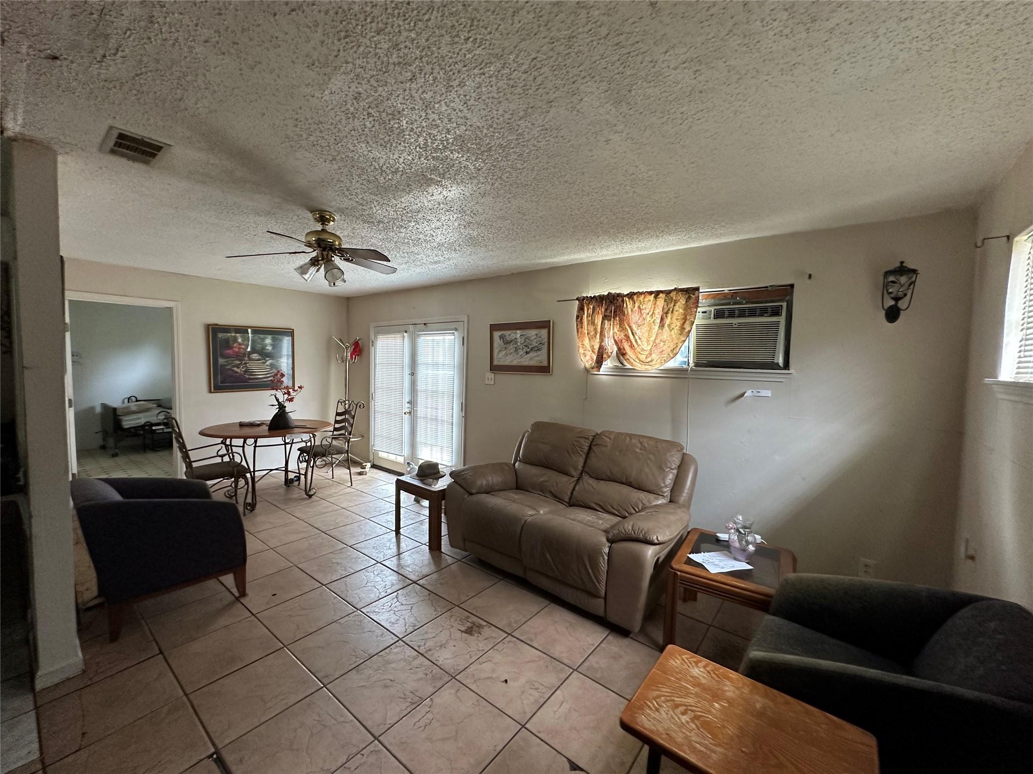 6215 Tiffany Dr, Houston, TX 77085 photo