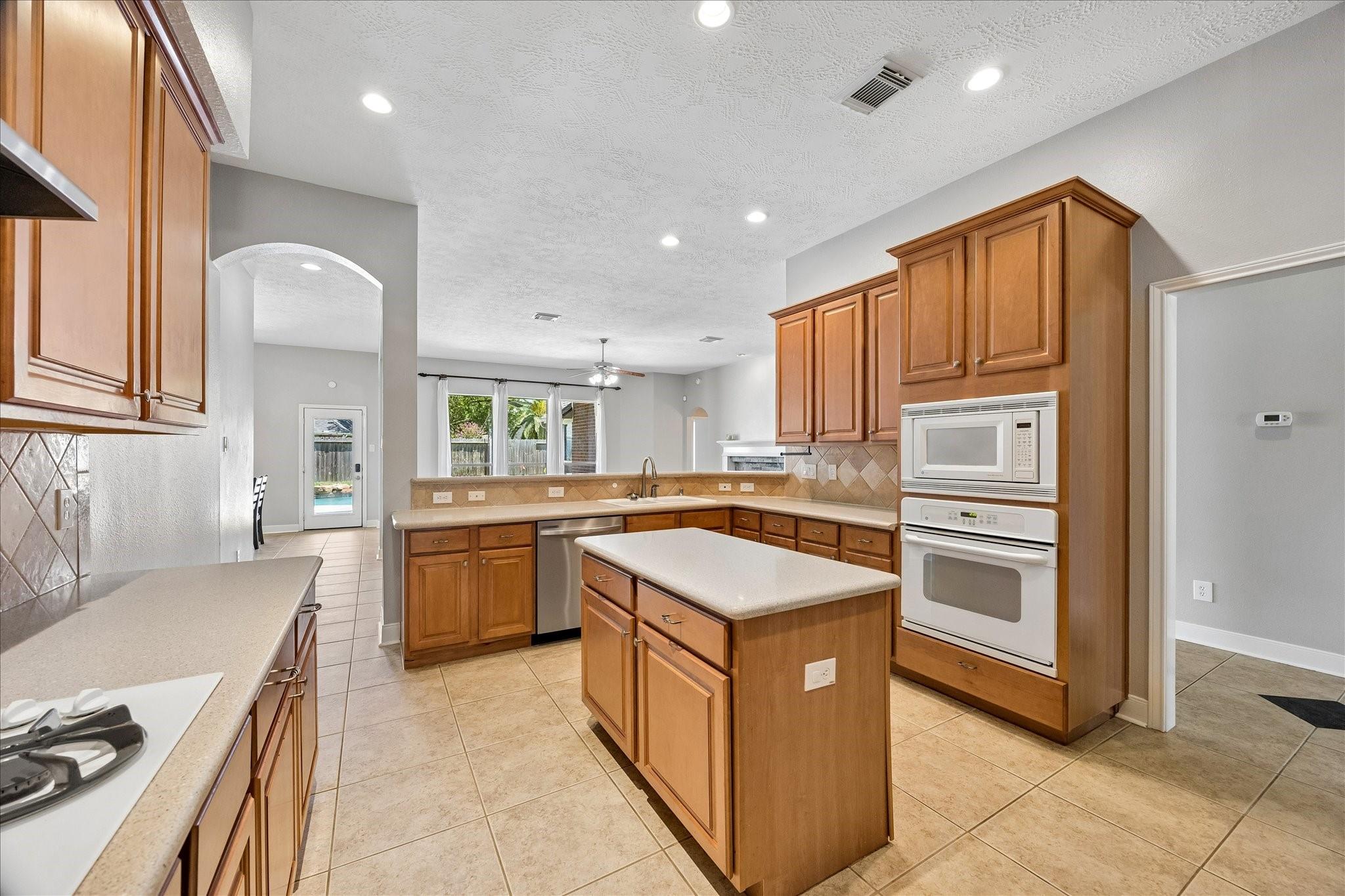 716 High Ridge Dr, Friendswood, TX 77546 photo