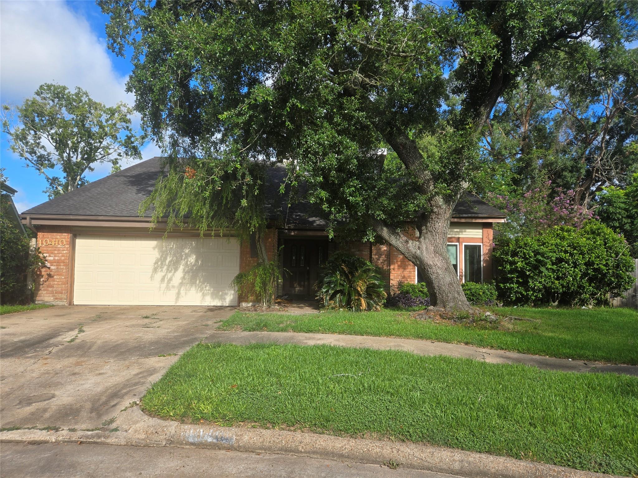 10410 Tennis Ct, Houston, TX 77099