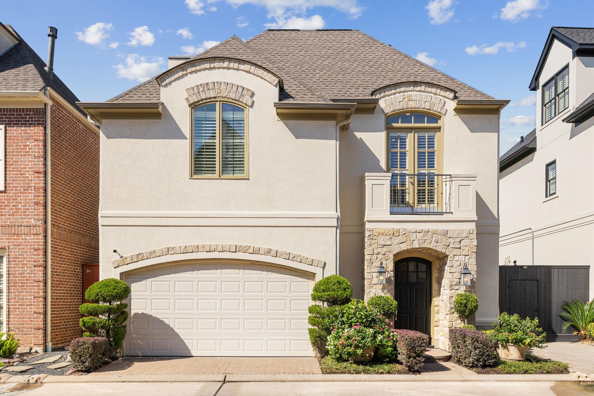 6310 Hermann Lake Dr, Houston, TX 77021
