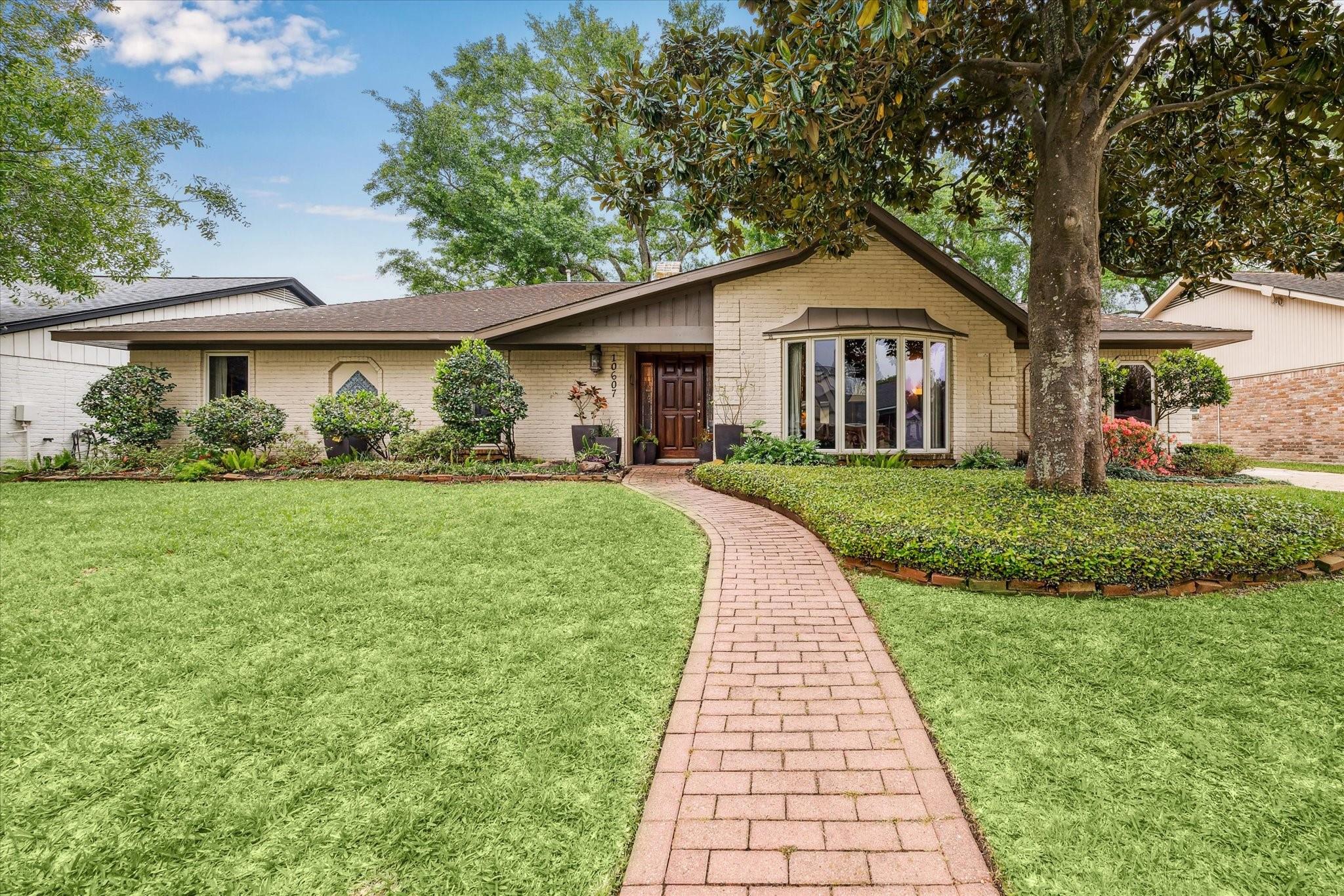 10607 Riverview Dr, Houston, TX 77042
