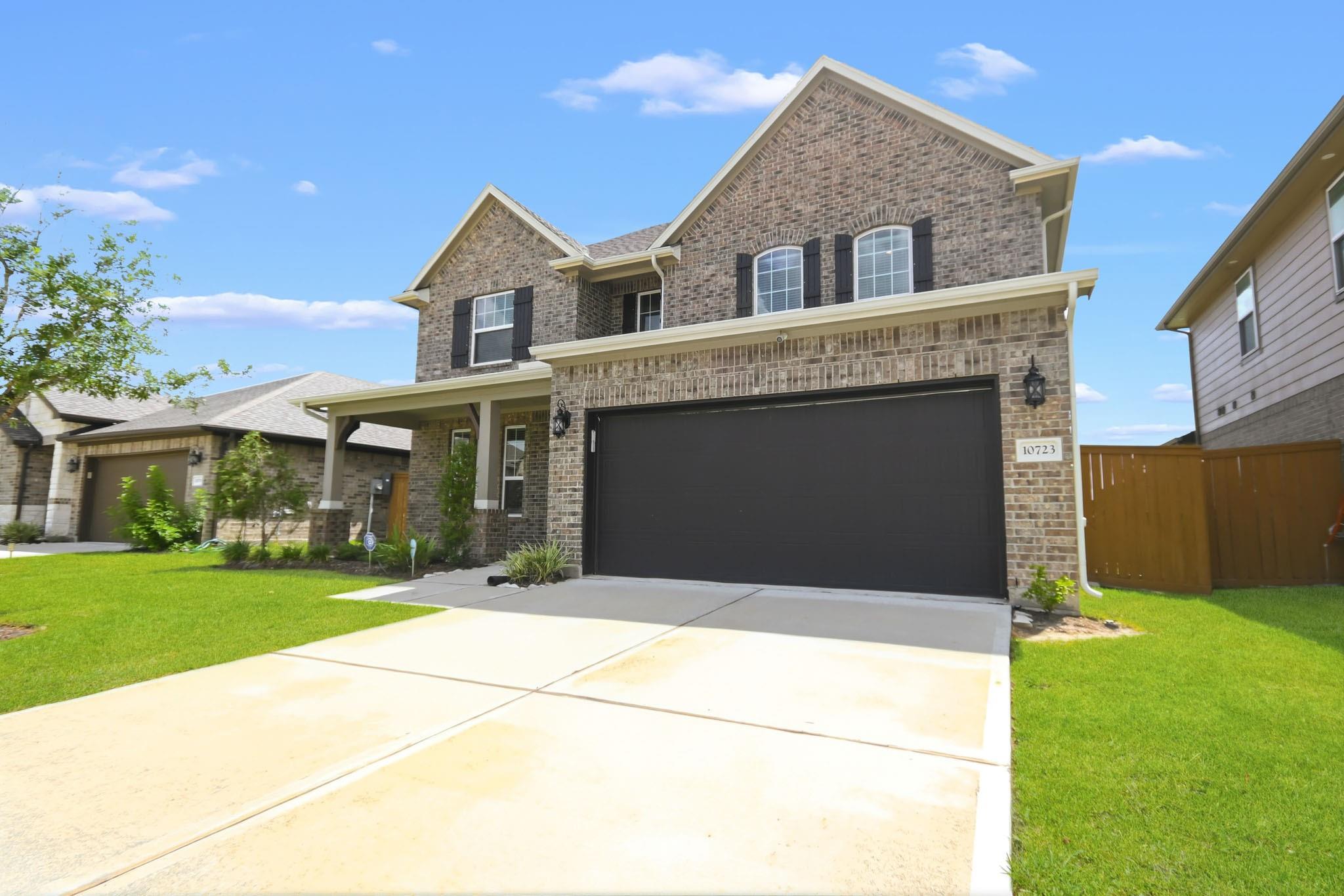 10723 Cliffs View Dr, Rosharon, TX 77583