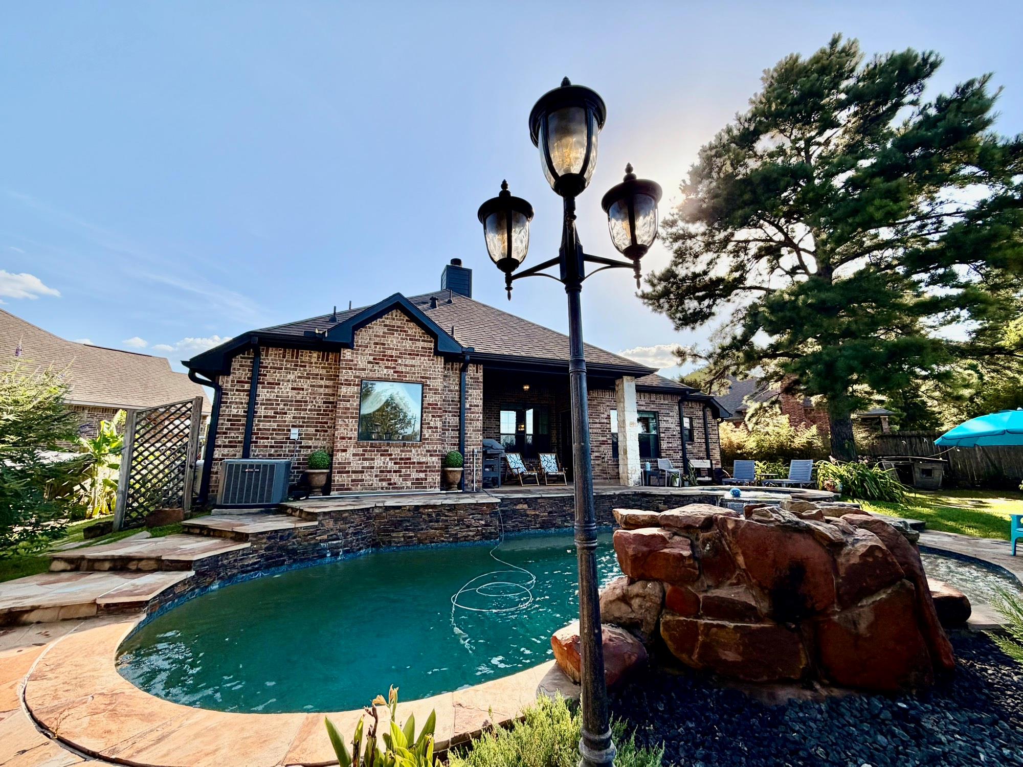 101 Racetrack Ln, Montgomery, TX 77356