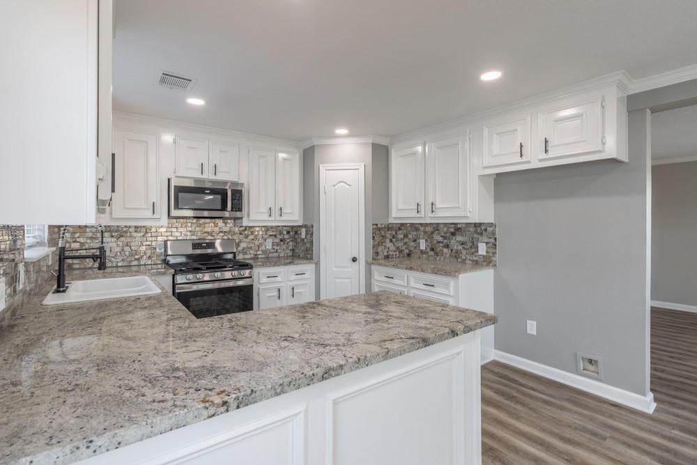 725 10 St, Dickinson, TX 77539 photo
