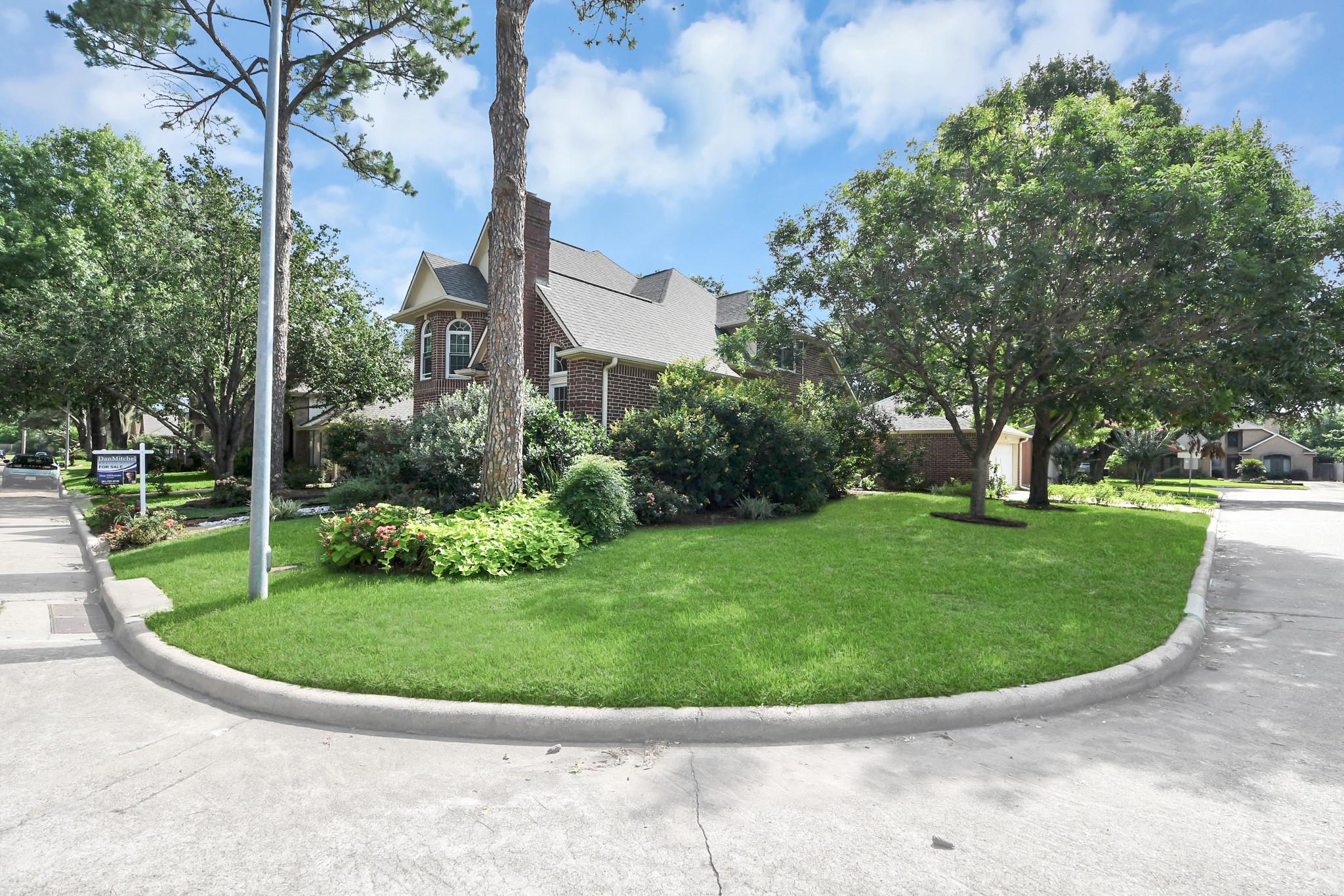 1302 Wickshire Ln, Houston, TX 77043 photo