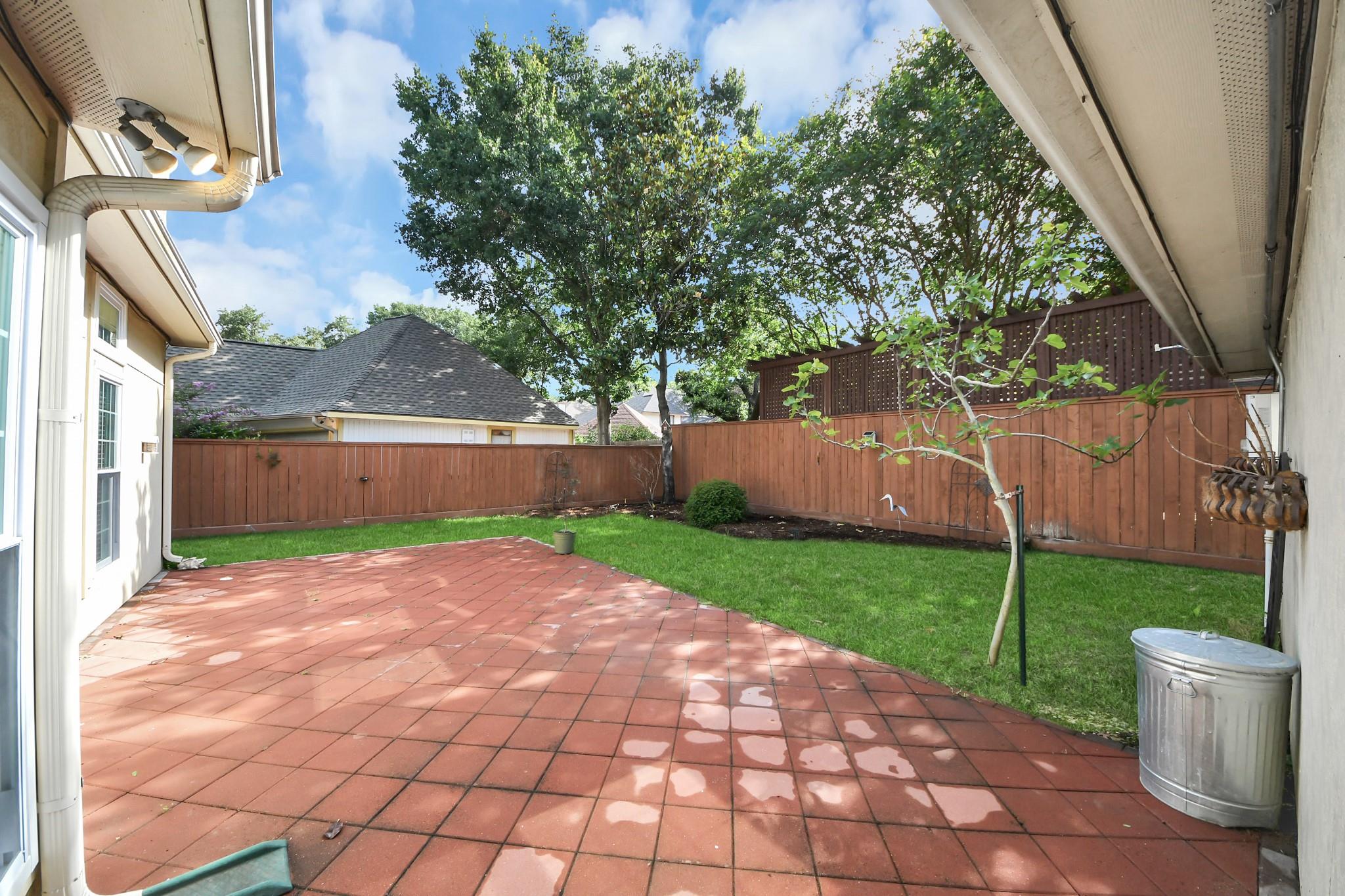 1302 Wickshire Ln, Houston, TX 77043 photo