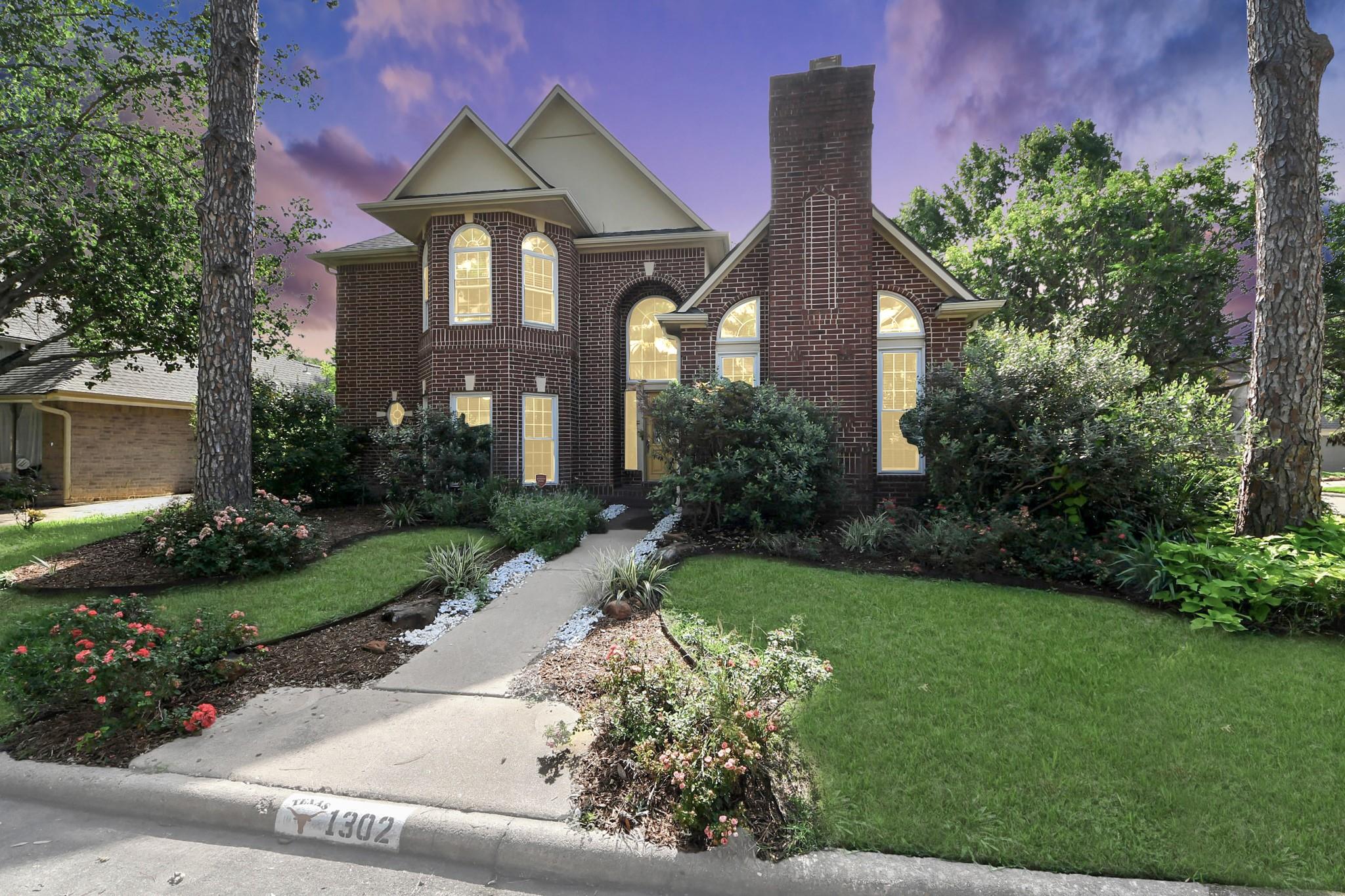 1302 Wickshire Ln, Houston, TX 77043