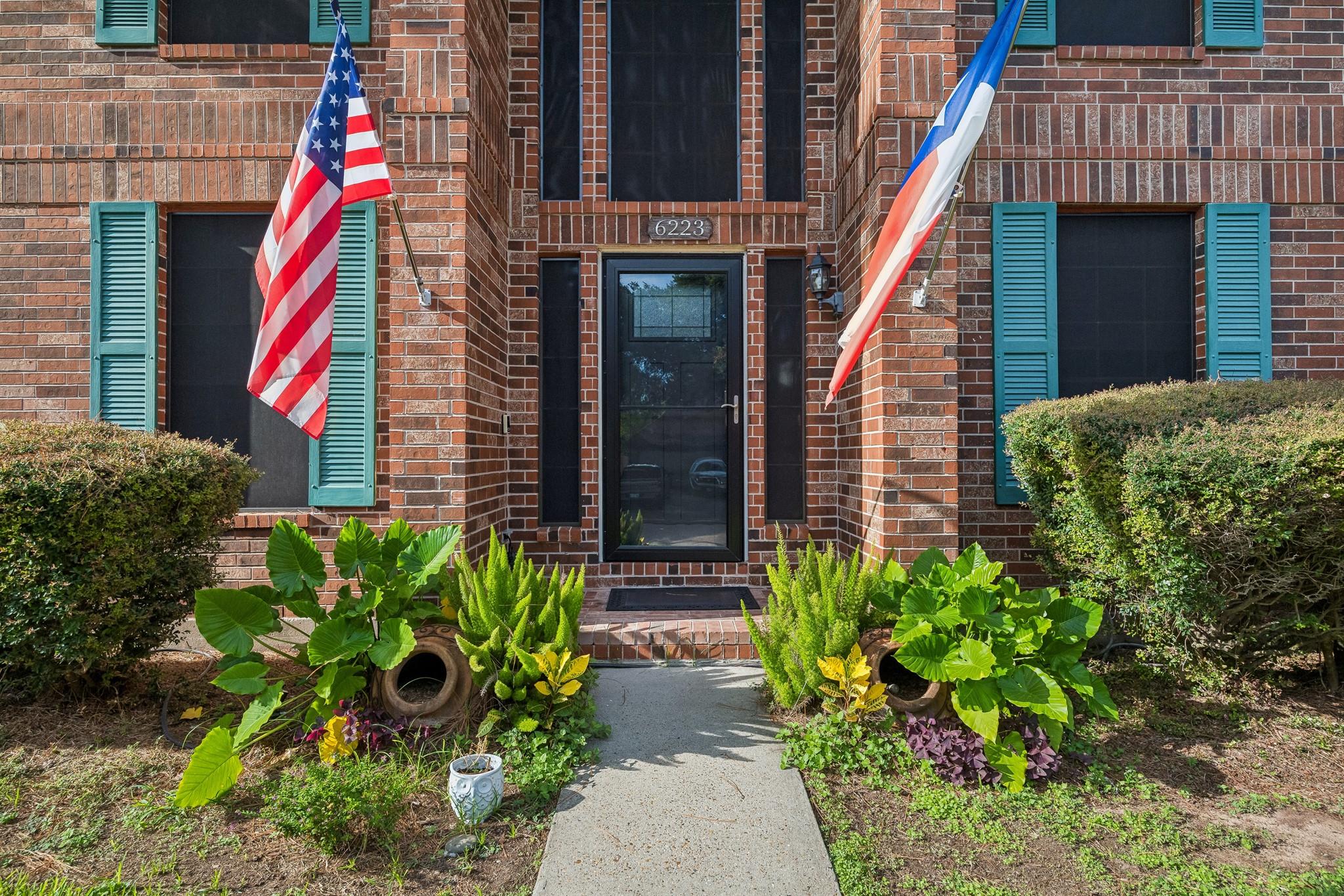 6223 Egypt Dr, Pasadena, TX 77505
