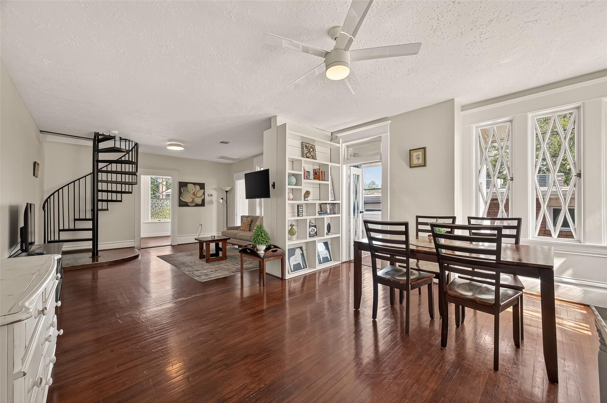 324 Alabama St, Houston, TX 77006