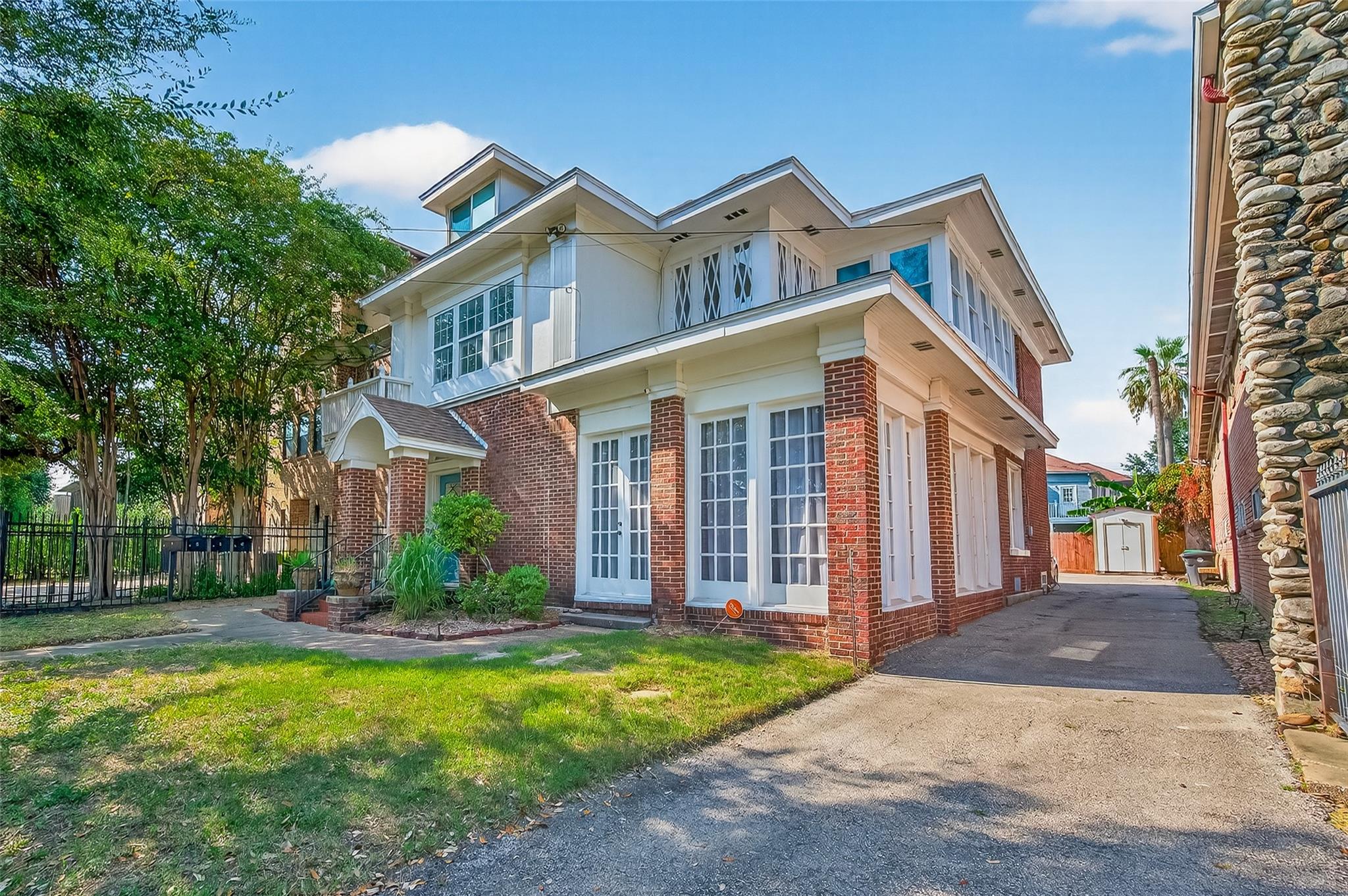 324 W Alabama St, Houston, TX 77006 photo
