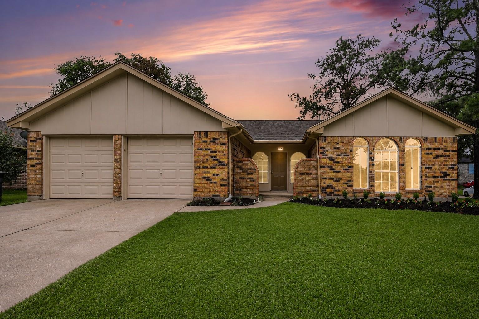3810 Clover Dr, Alvin, TX 77511
