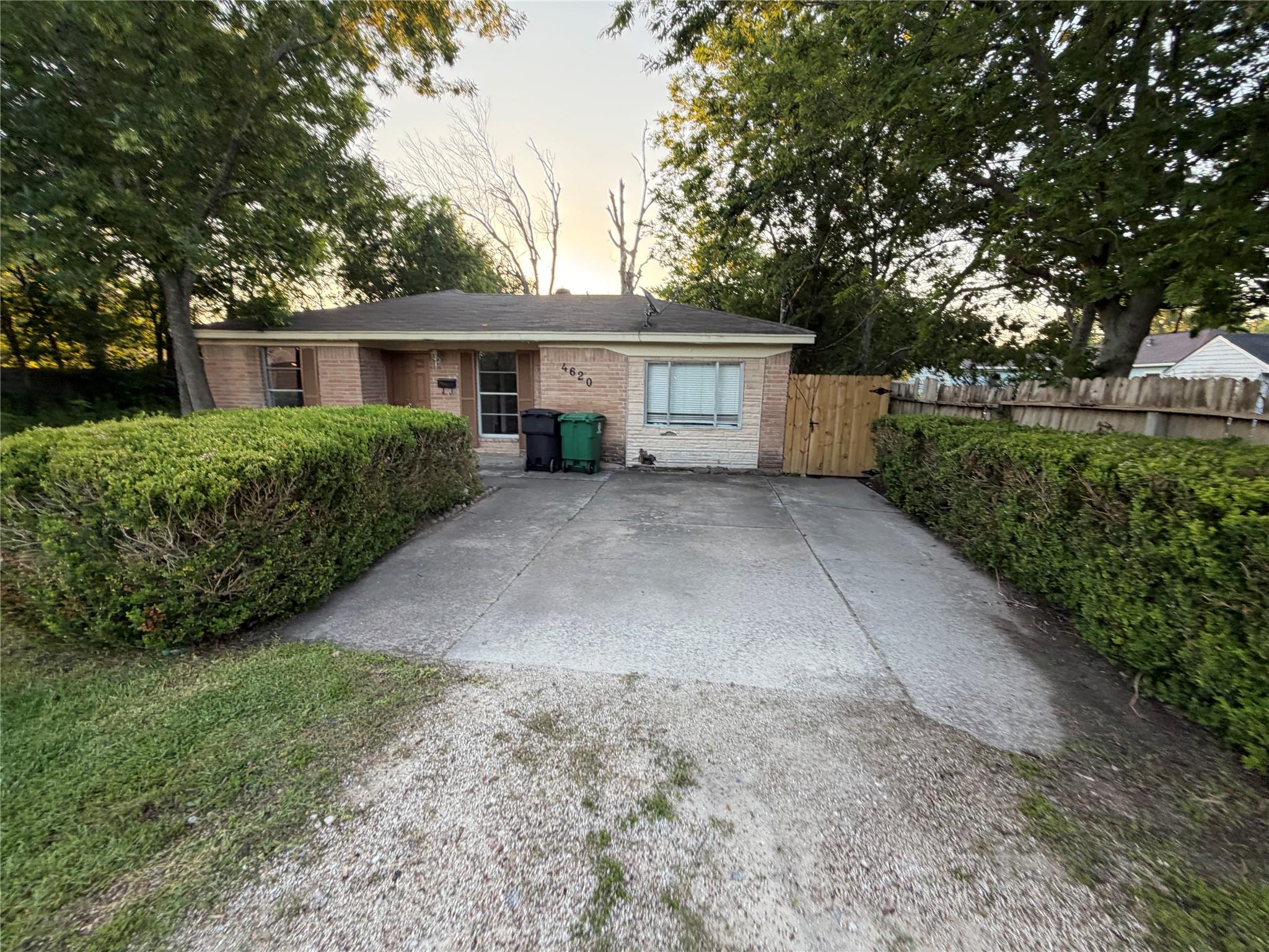 4620 Werner St, Houston, TX 77022