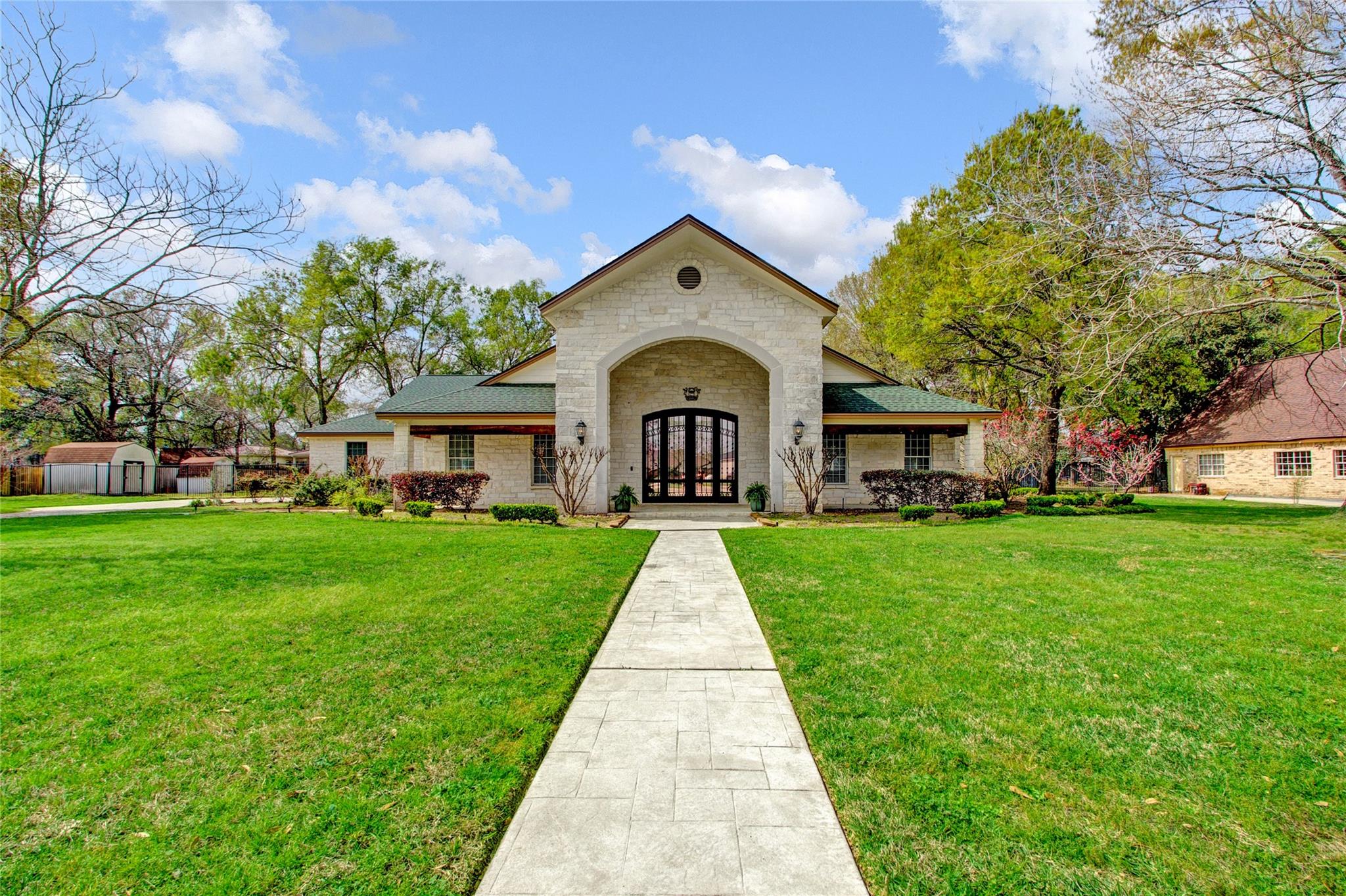 21405 Whispering Pnes, Humble, TX 77338