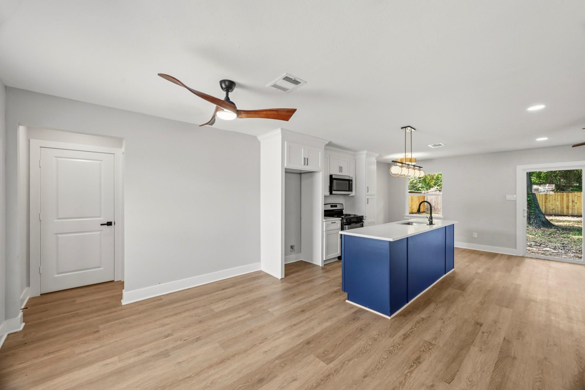 1234 Donovan St, Houston, TX 77091
