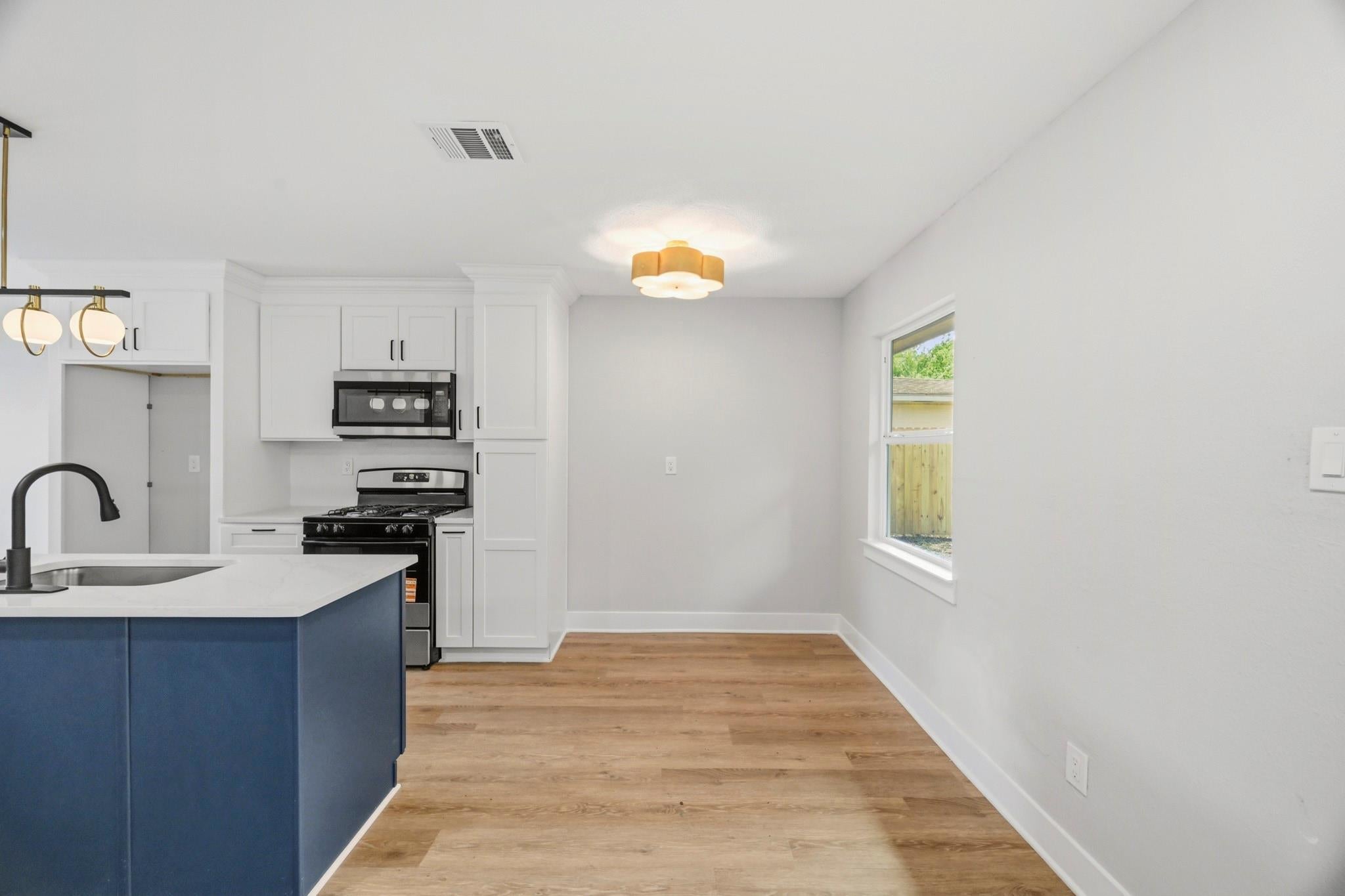 1234 W Donovan St, Houston, TX 77091 photo