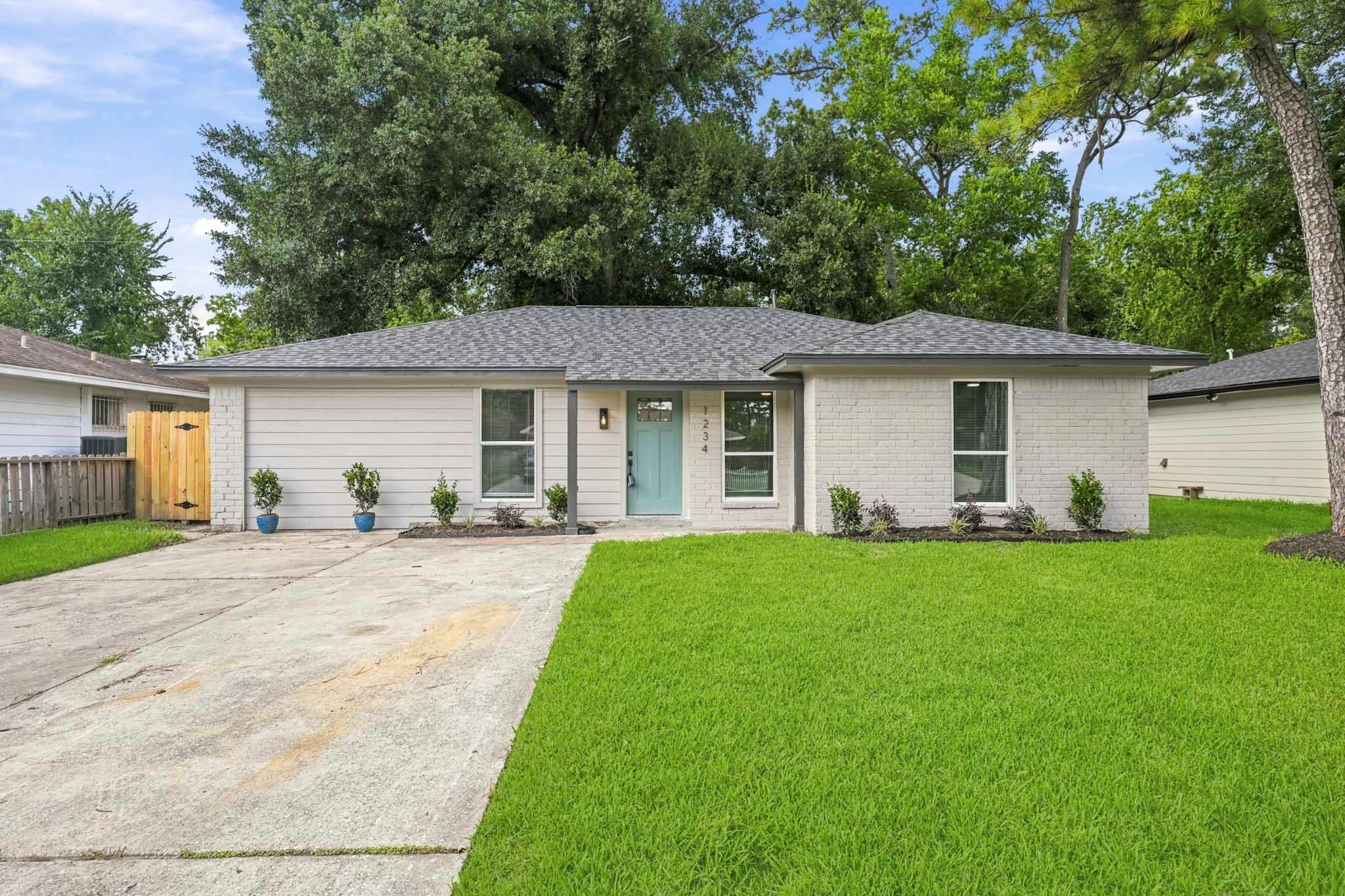 1234 W Donovan St, Houston, TX 77091 photo