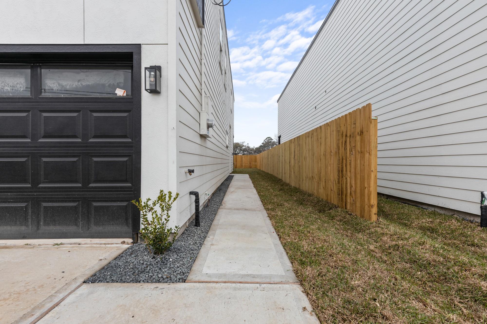 7816 Denton St, Houston, TX 77028 photo