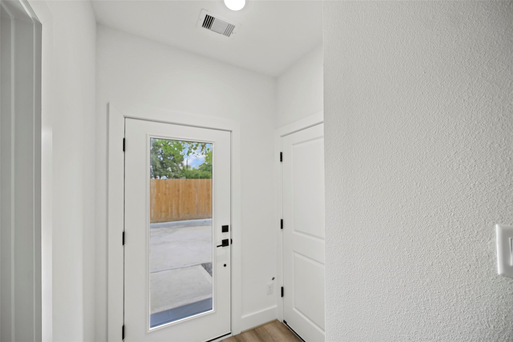 870 W Little York Rd, Houston, TX 77091 photo