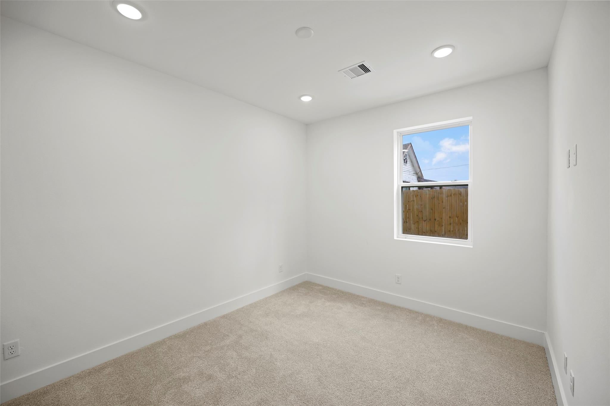 870 W Little York Rd, Houston, TX 77091 photo